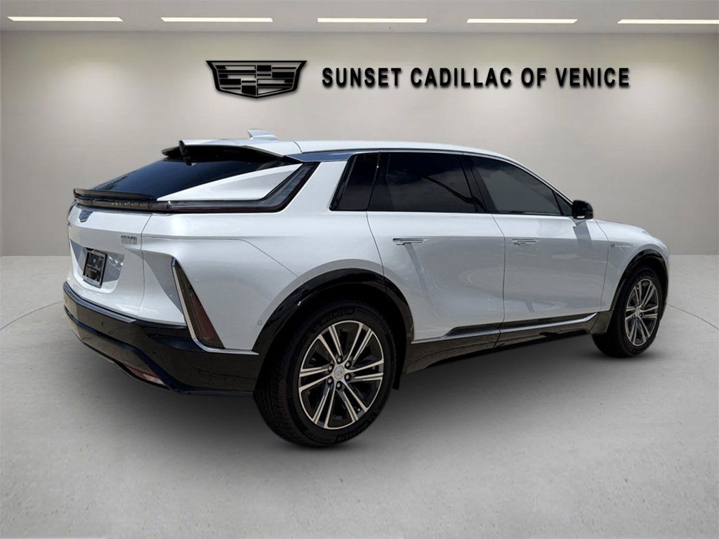 New 2026 CADILLAC LYRIQ Luxury SUV