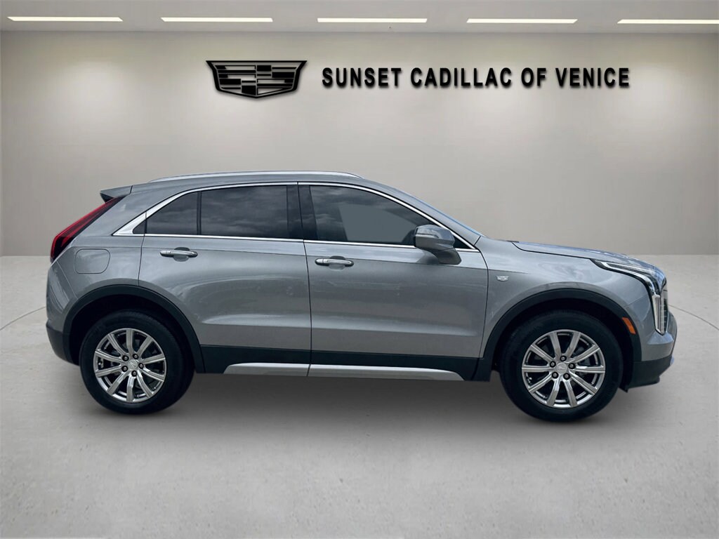 2023 Cadillac XT4 Premium Luxury photo 2