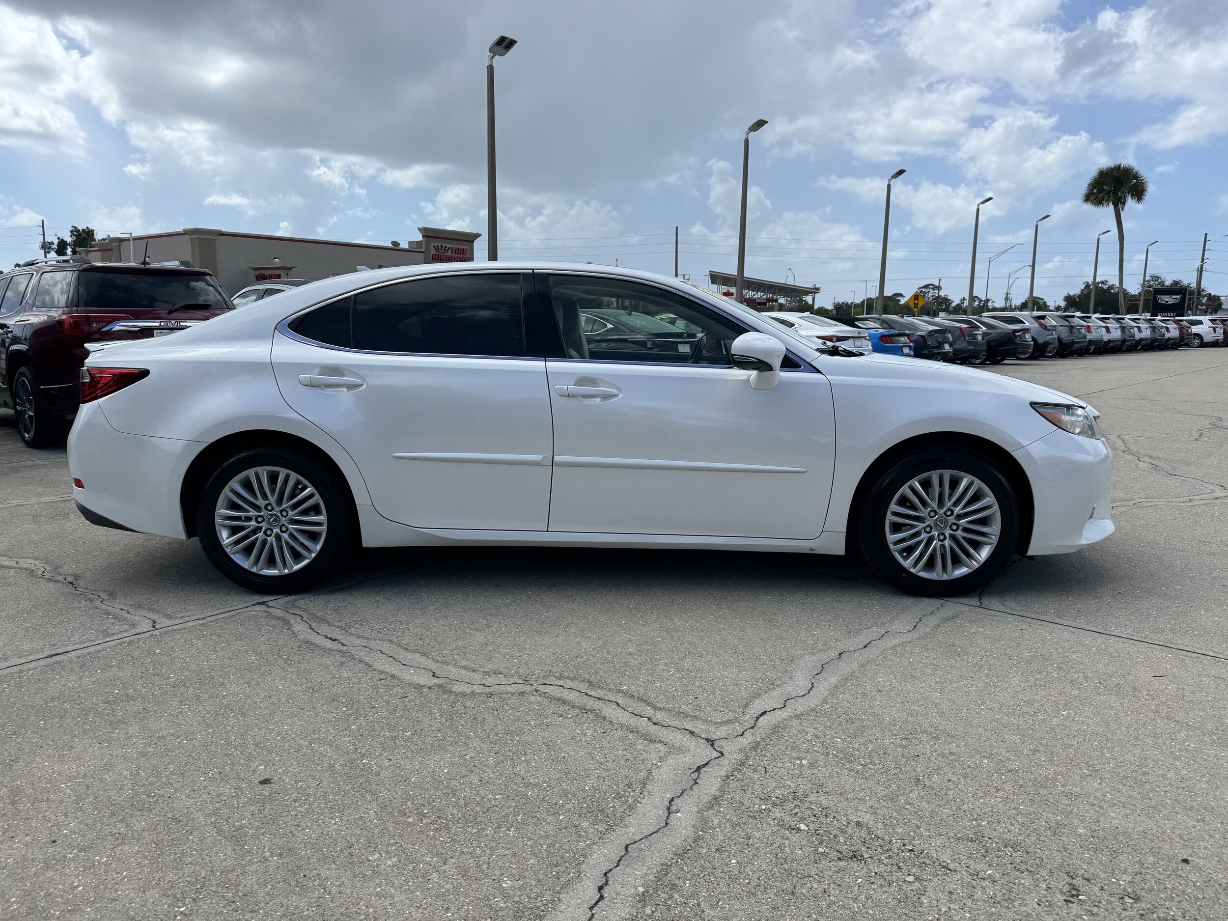 2013 Lexus ES 350 photo 2