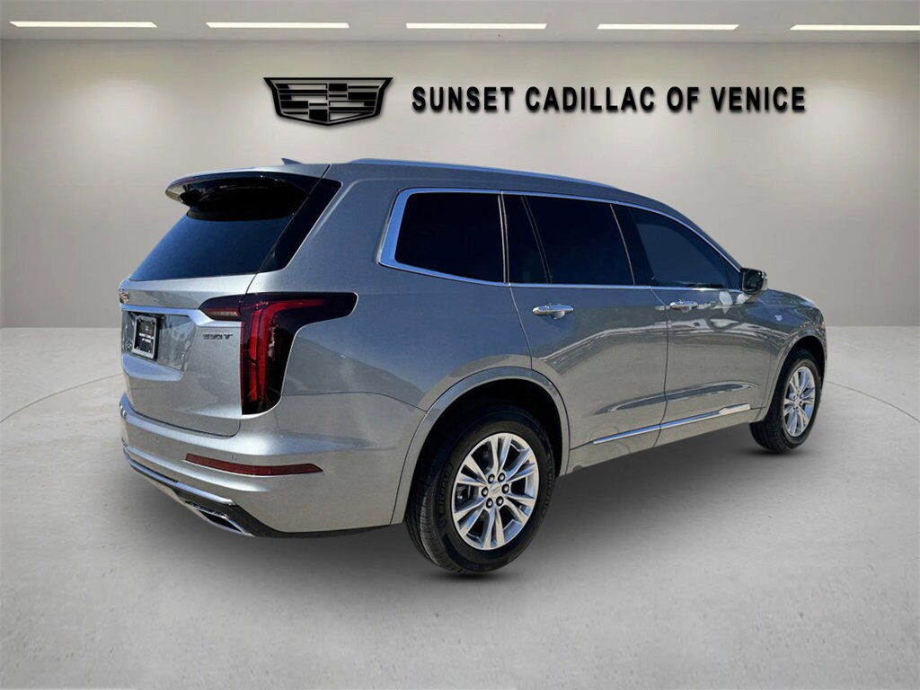 2025 Cadillac XT6 Luxury photo 3