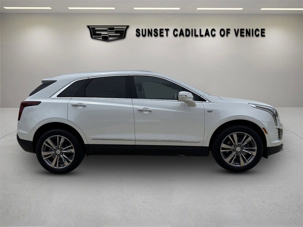 2025 Cadillac XT5 Premium Luxury photo 2