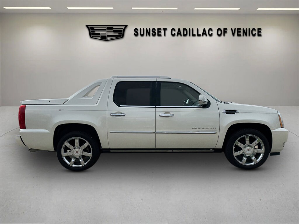 2013 Cadillac Escalade EXT Premium photo 2