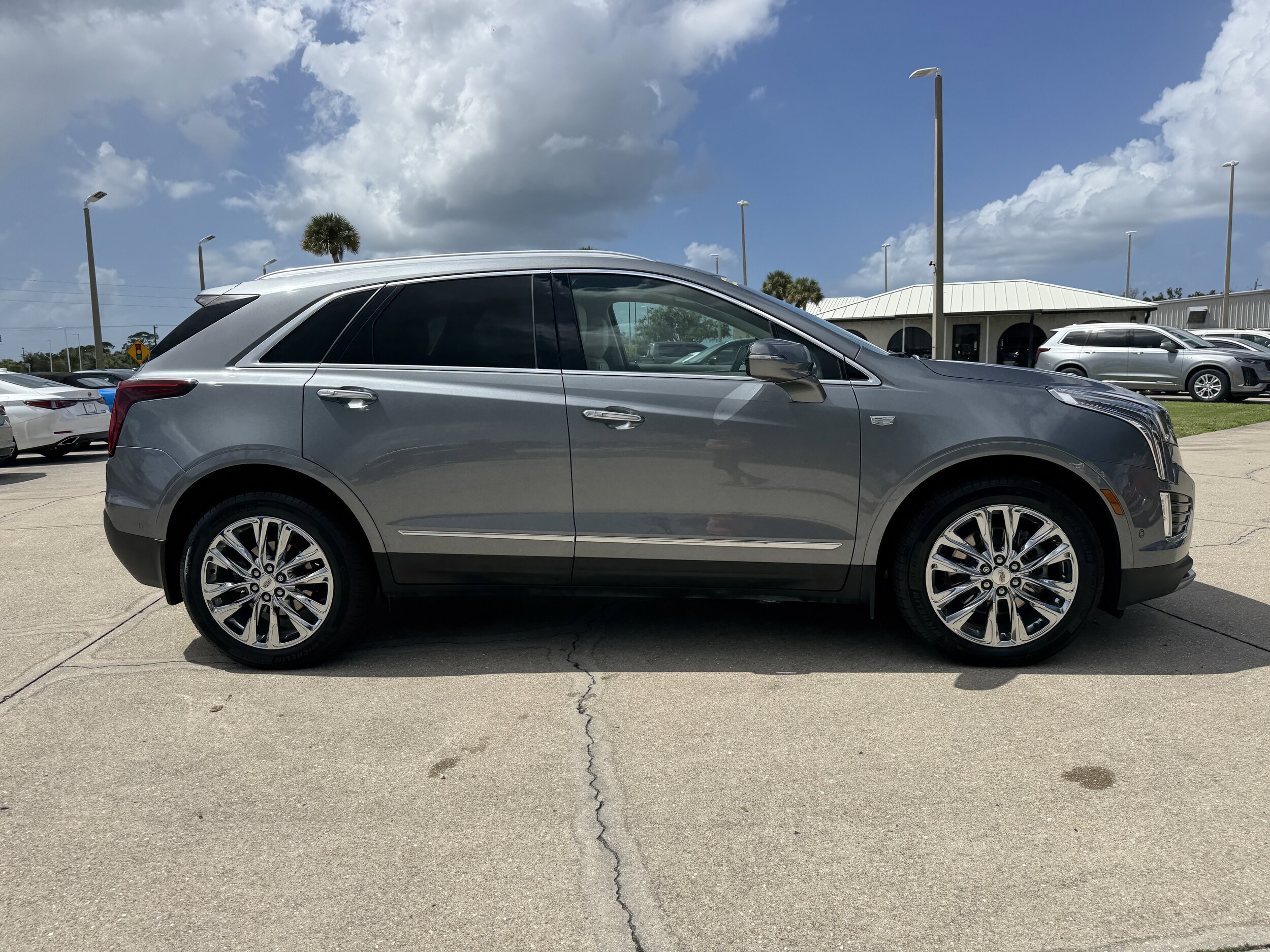 2022 Cadillac XT5 Premium Luxury photo 2