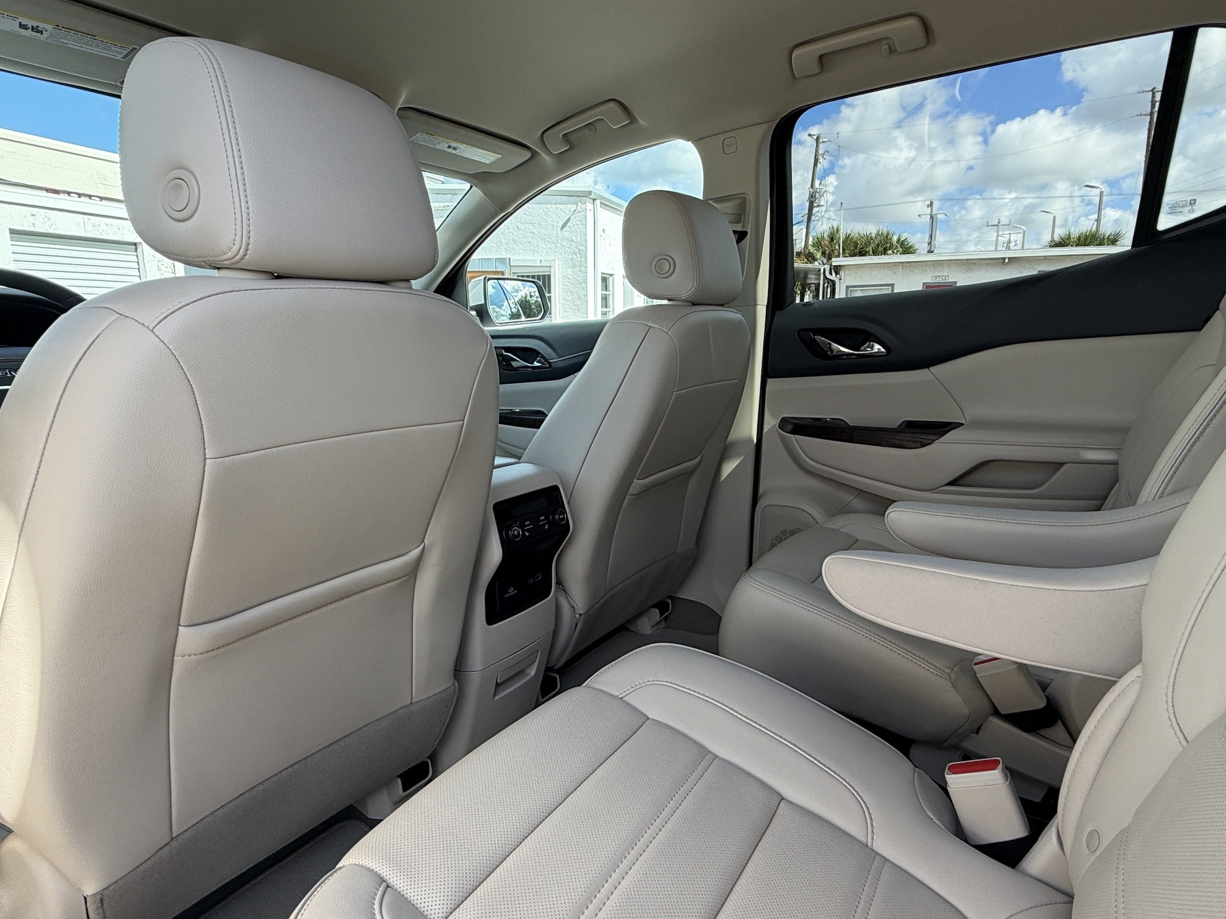 2023 GMC Acadia Denali - Photo 18