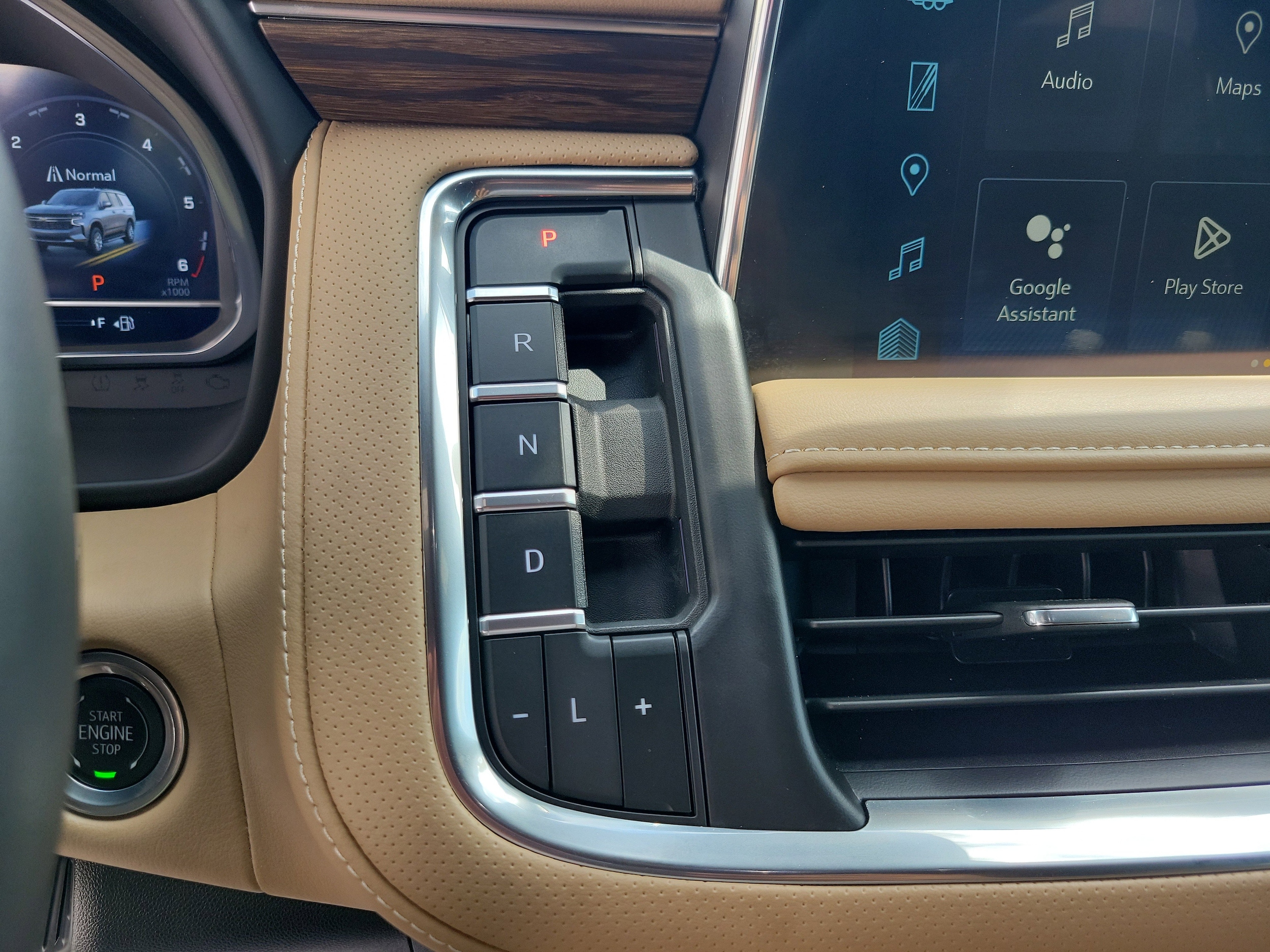 2024 Chevrolet Suburban Premier - Photo 31