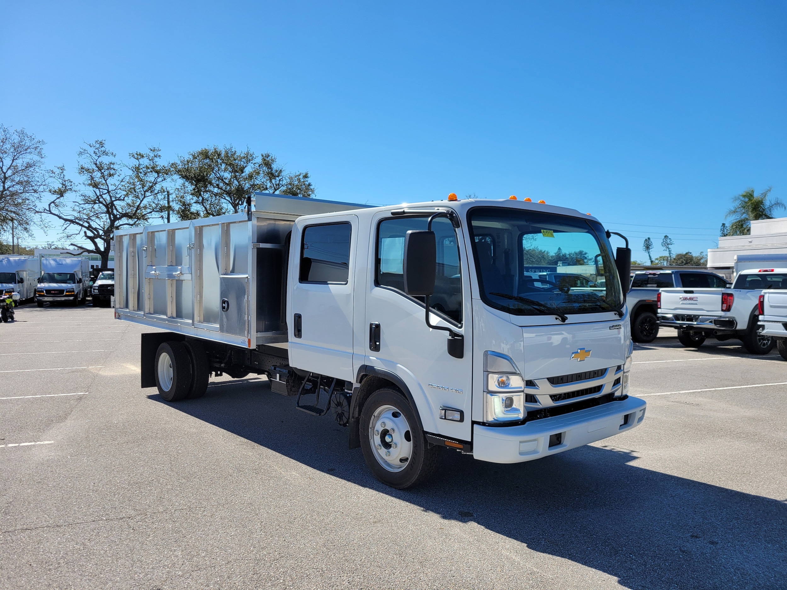 2026 Chevrolet Low Cab Forward 4500 Gas 176" WB Crew Cab's photo