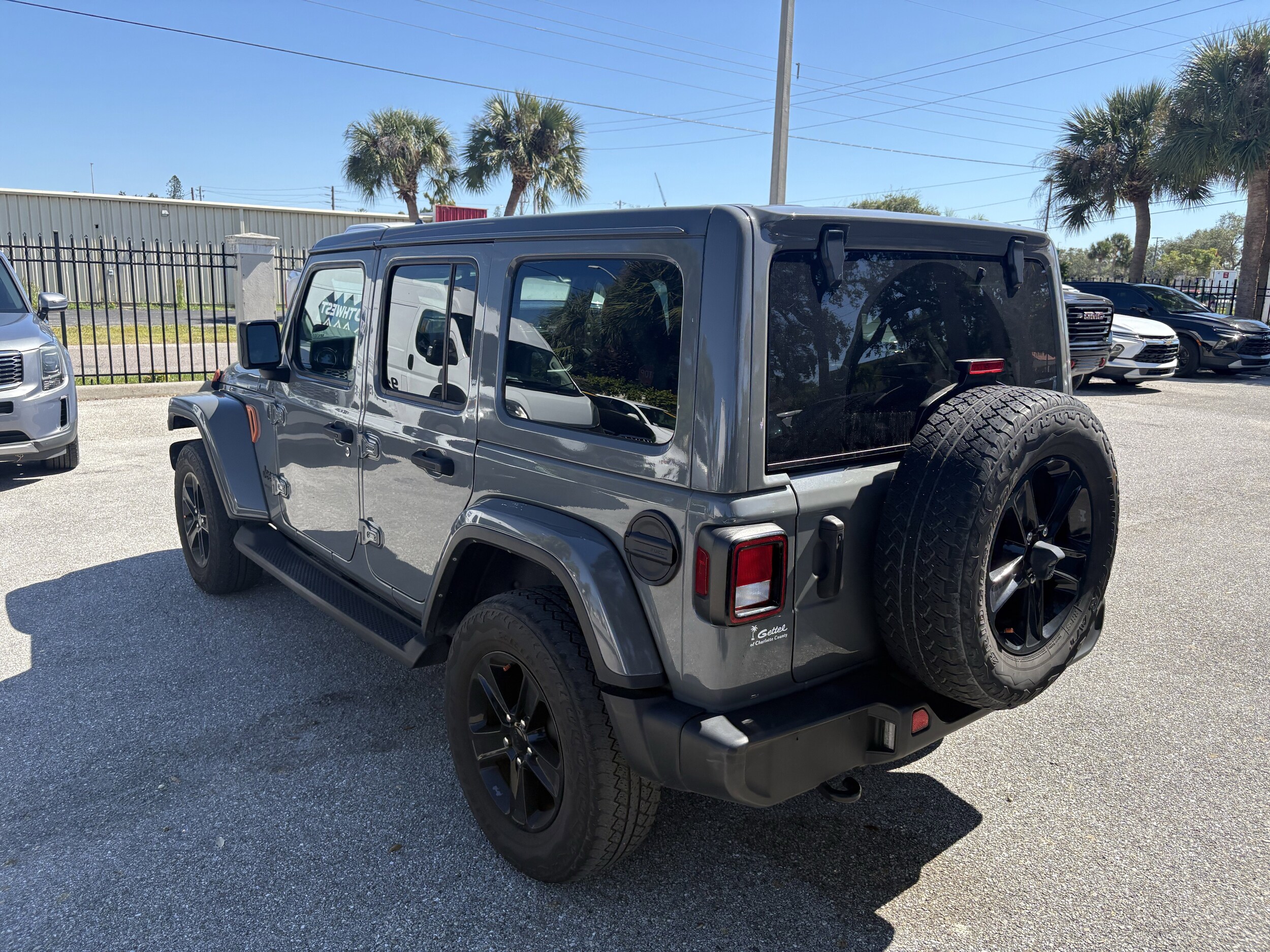 2022 Jeep Wrangler Unlimited Sahara Altitude photo 4