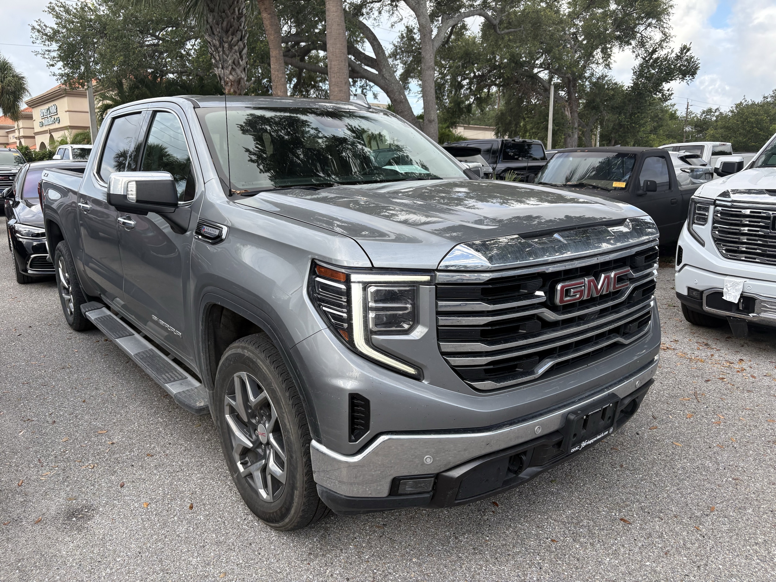 2024 GMC Sierra 4WD Crew Cab Short Box SLT's photo