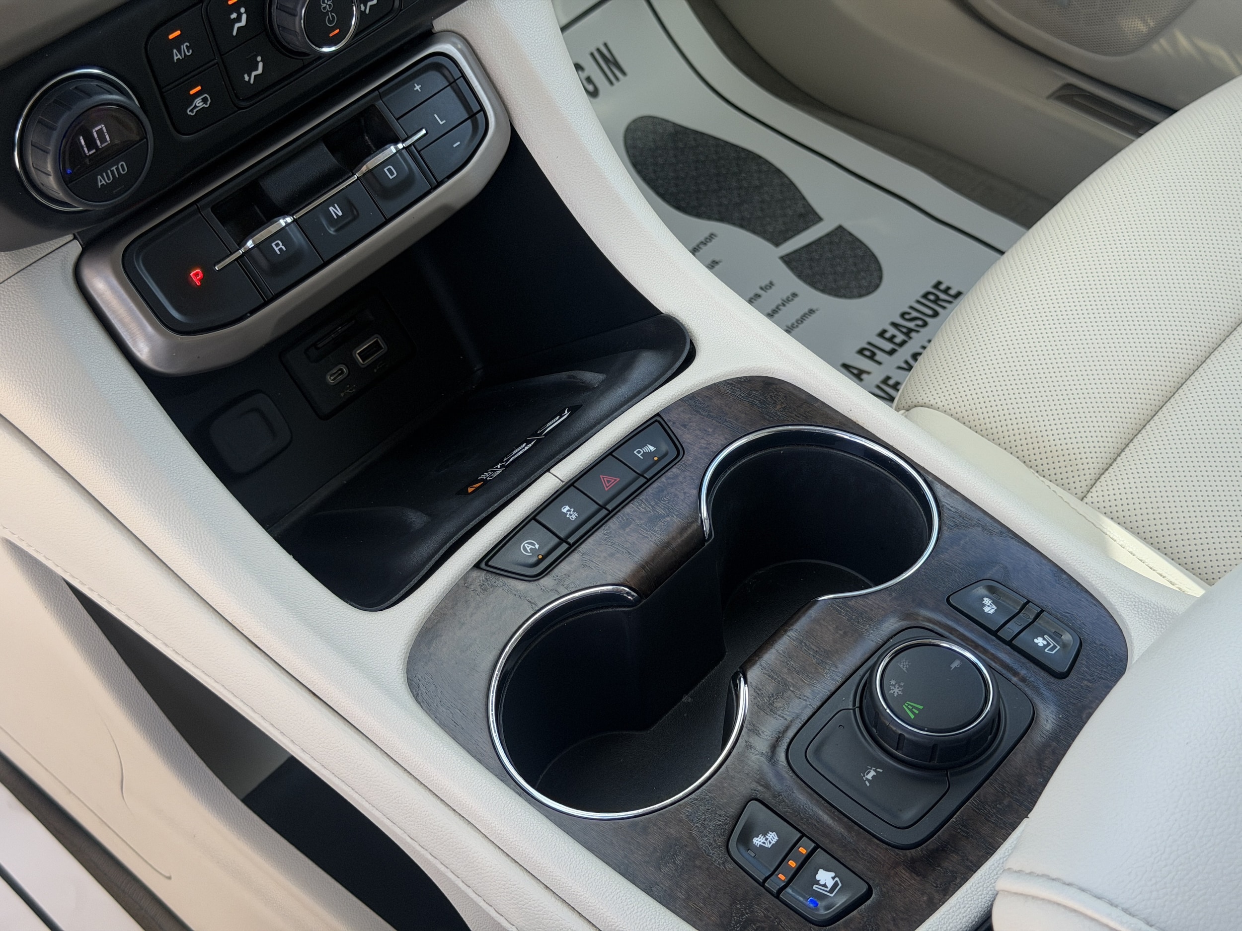 2023 GMC Acadia Denali - Photo 31