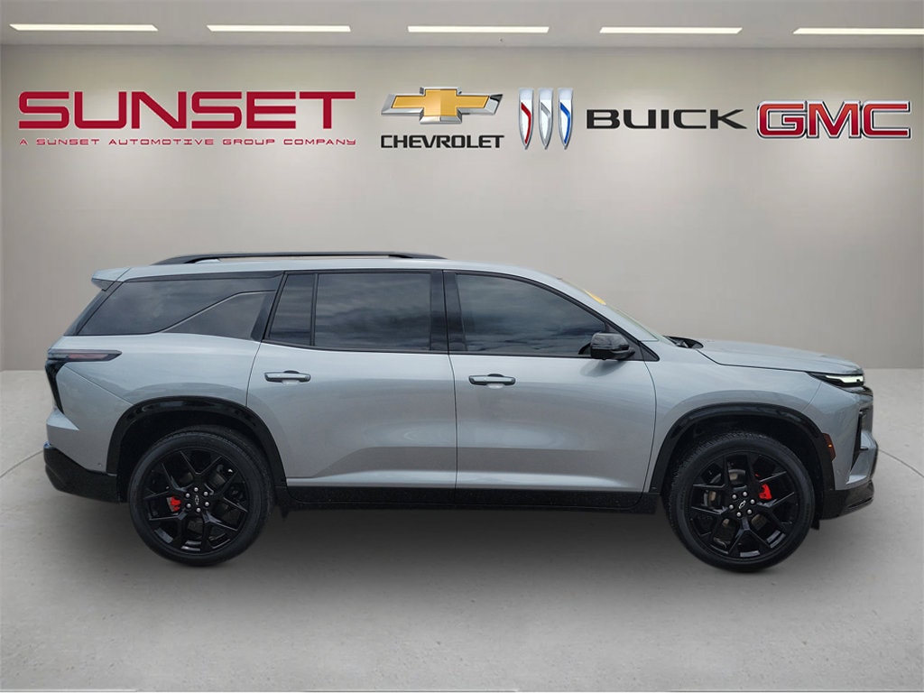 Used 2024 Chevrolet Traverse RS SUV