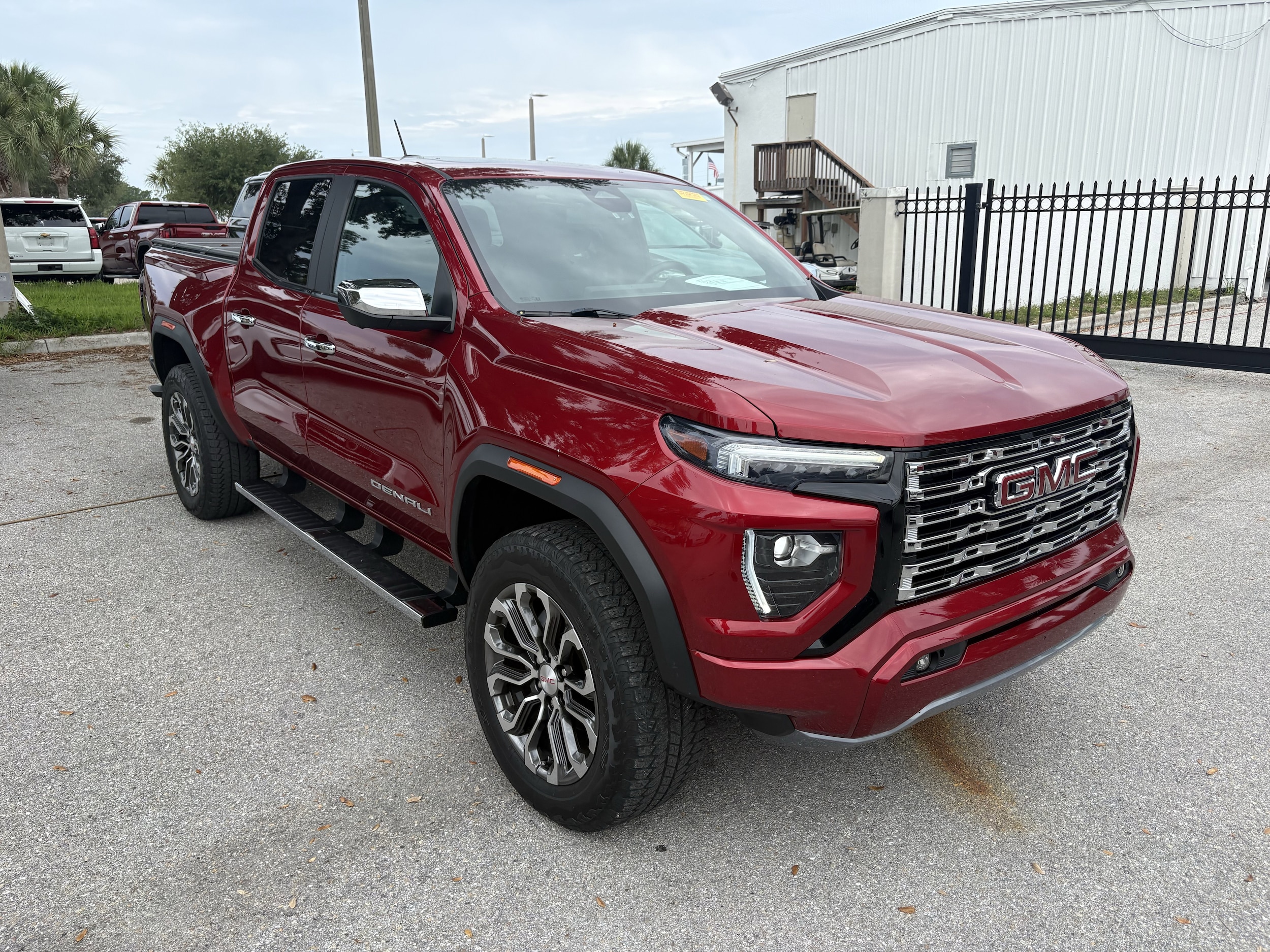 2023 GMC Canyon 4WD Denali Crew Cab Short Box's photo