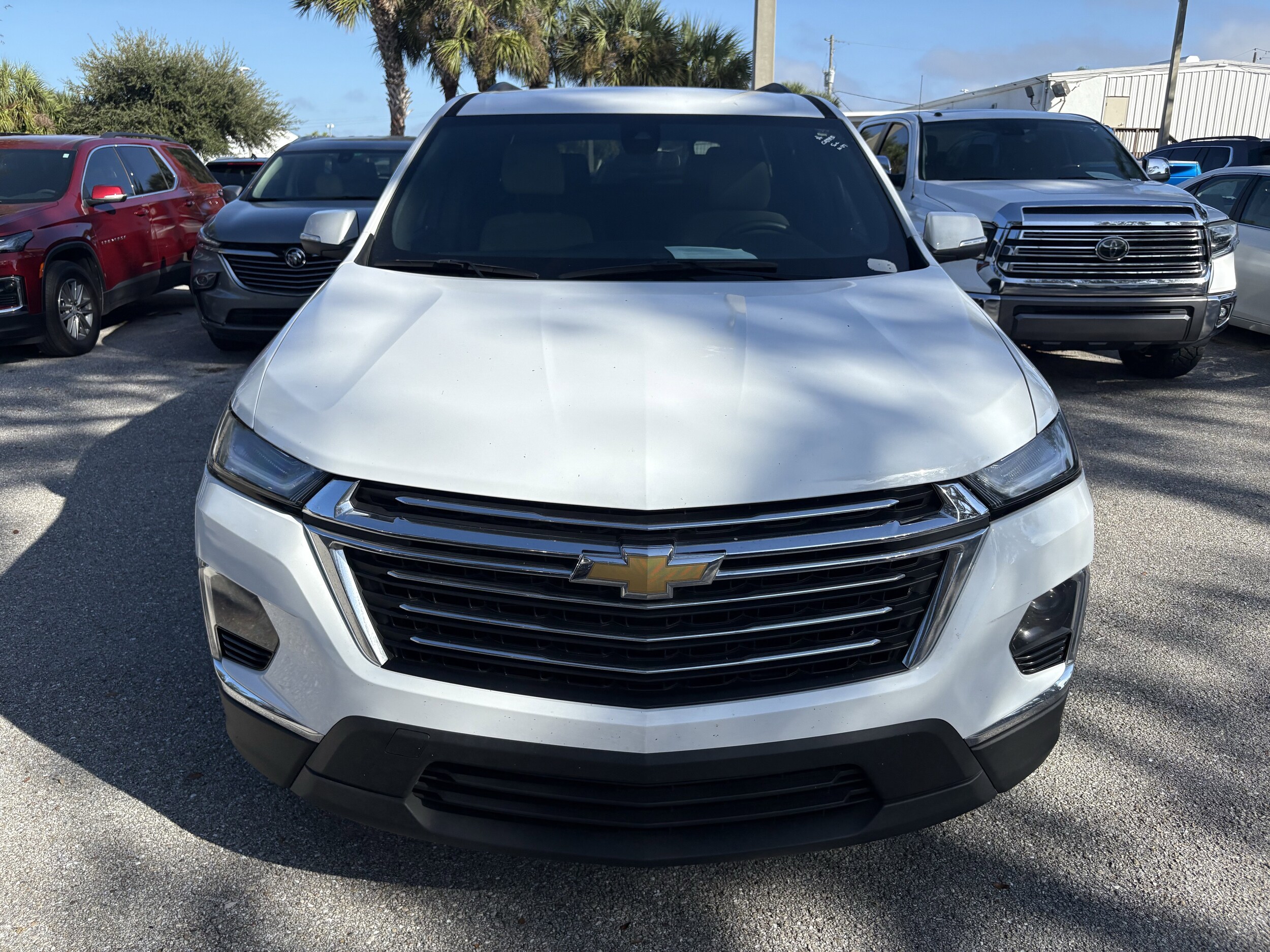 2023 Chevrolet Traverse Cloth photo 2