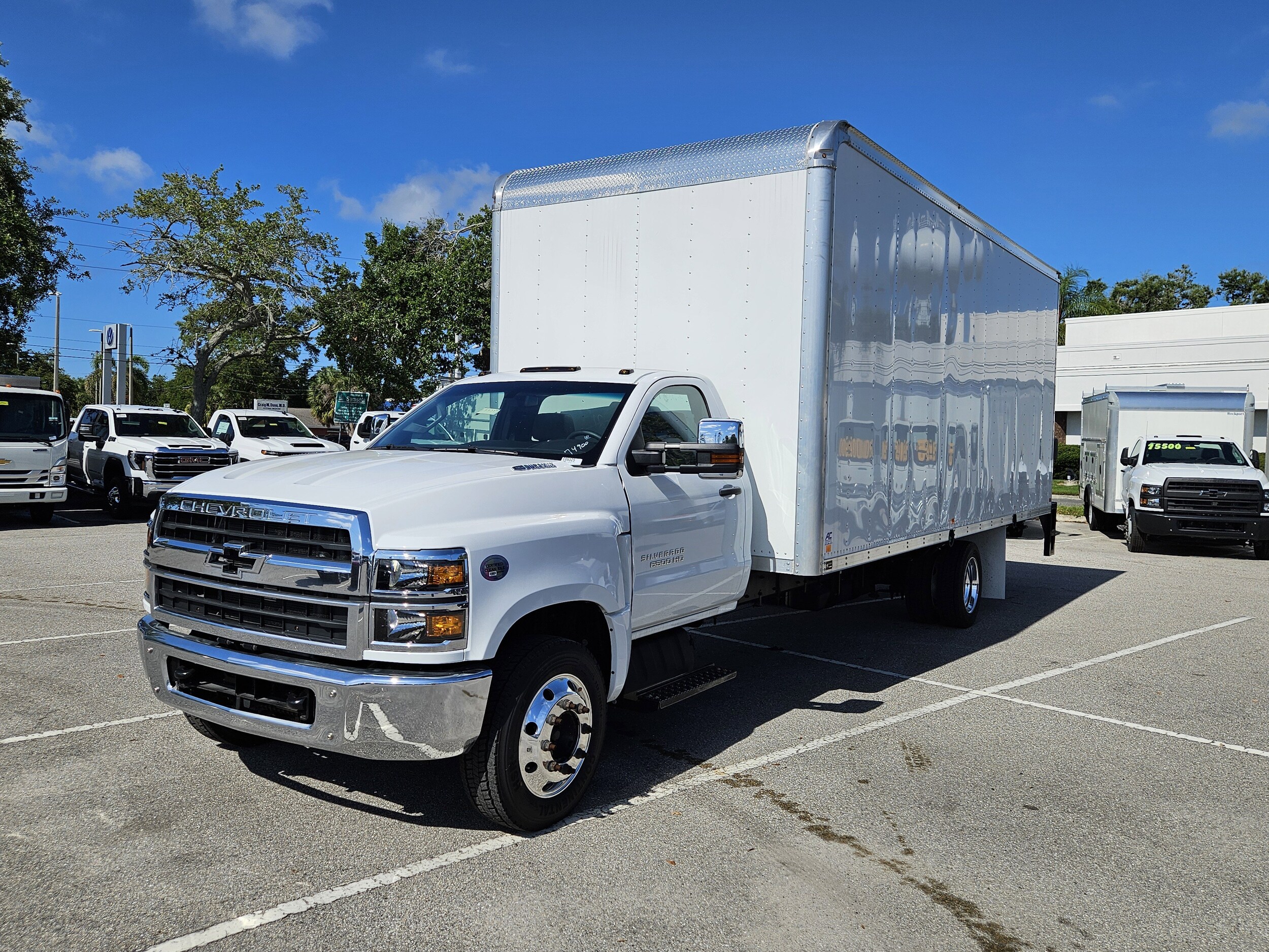 2023 Chevrolet Silverado 6500HD Work Truck photo 3