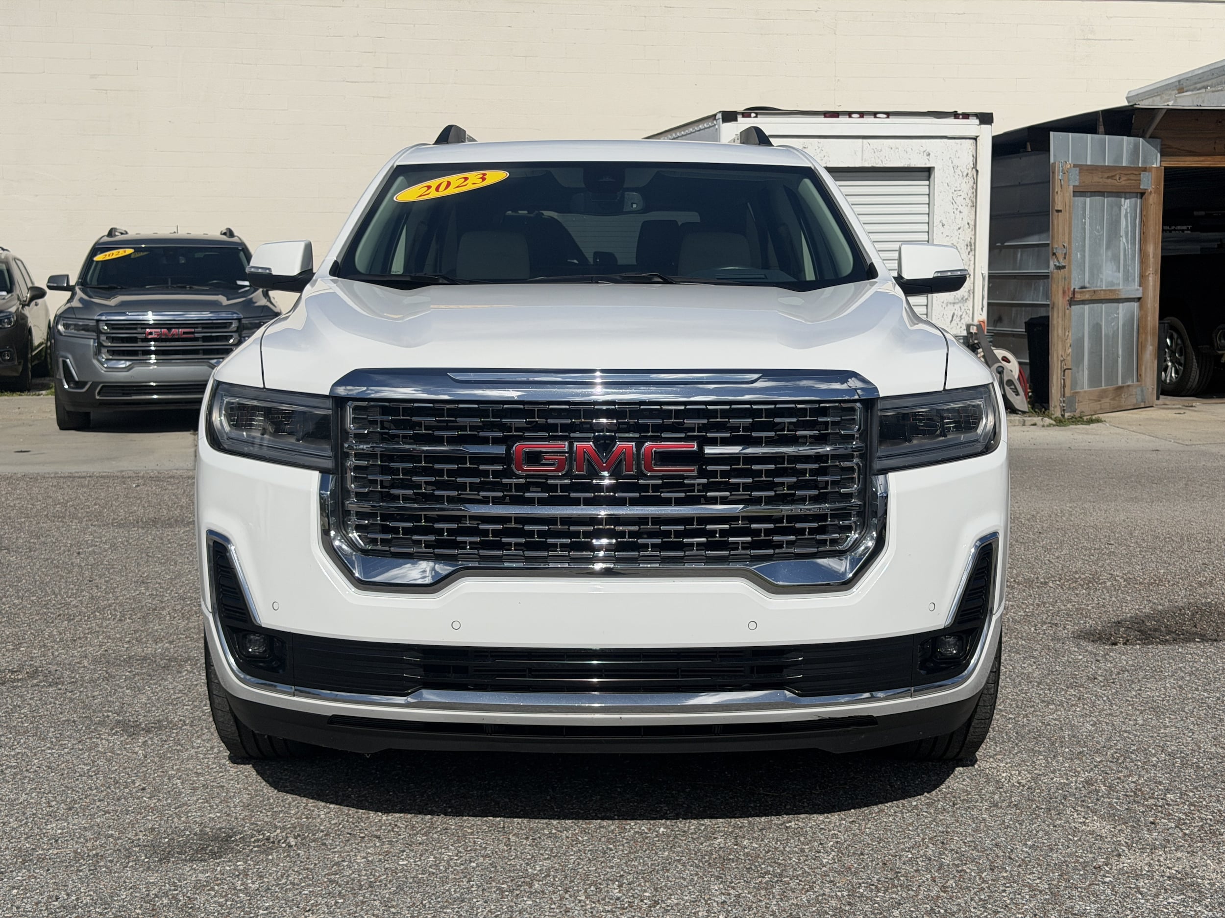 2023 GMC Acadia Denali - Photo 2