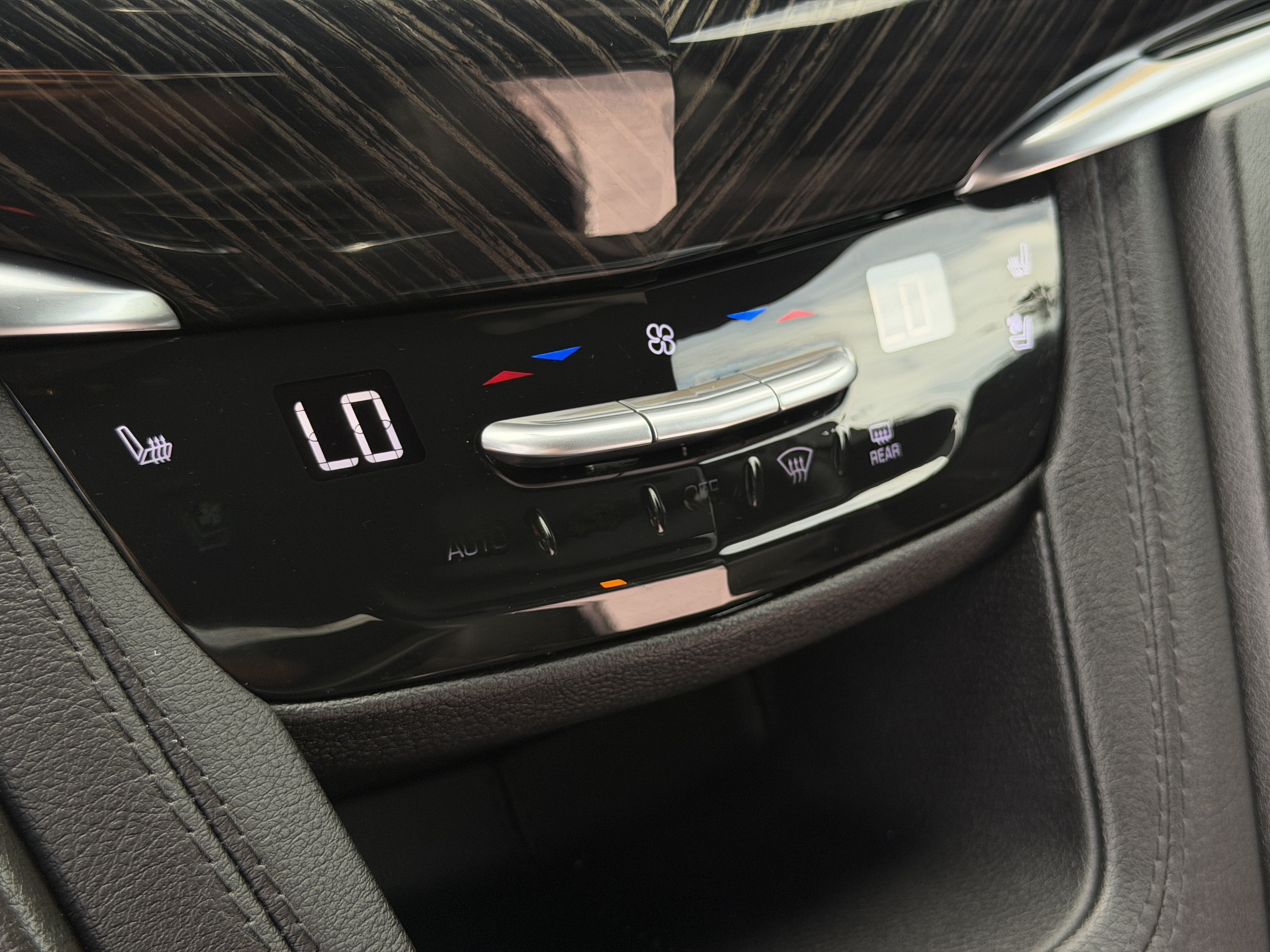 2025 Cadillac XT6 Premium Luxury - Photo 26