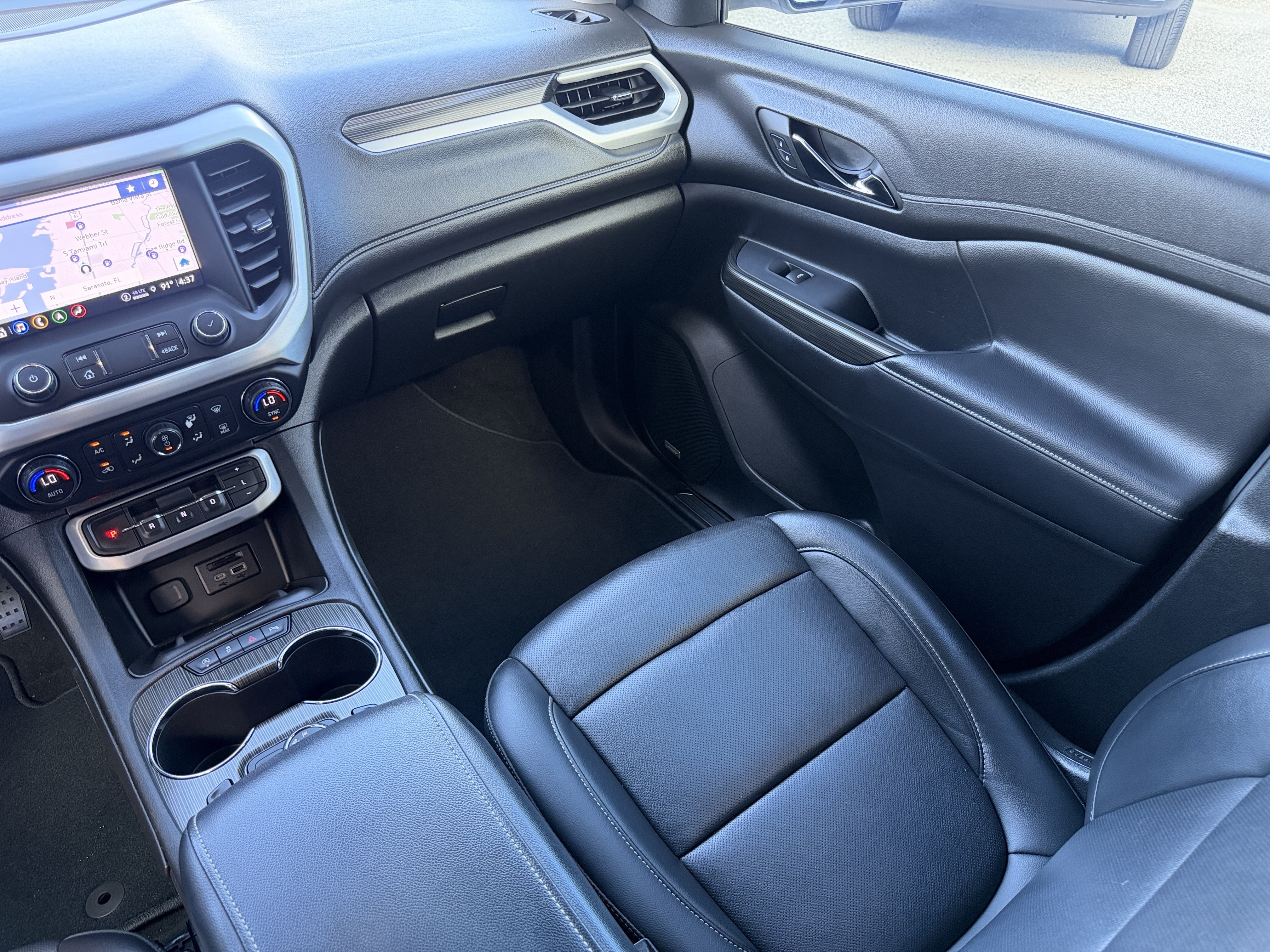 2022 GMC Acadia SLT - Photo 17