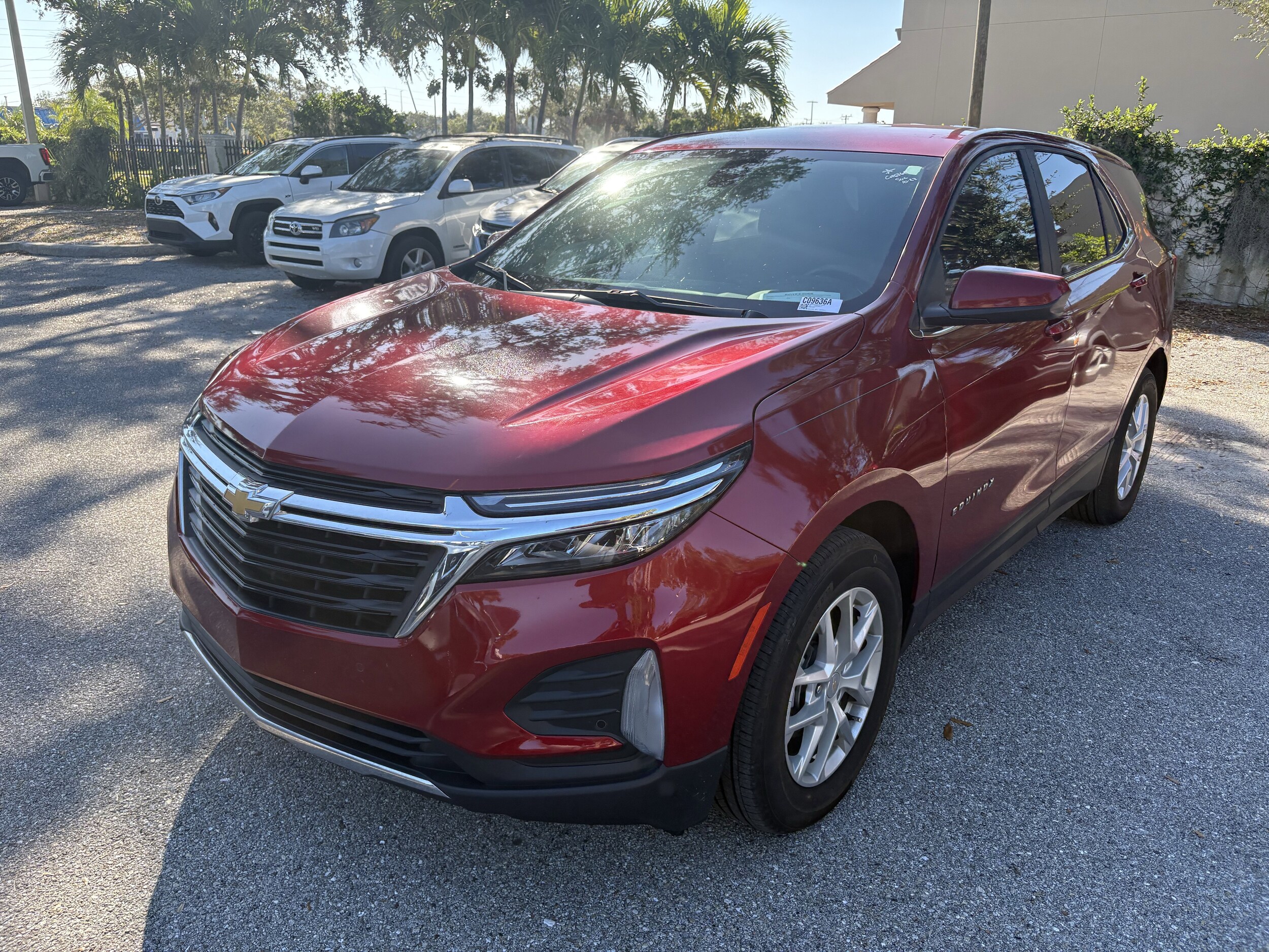 2023 Chevrolet Equinox LT photo 2