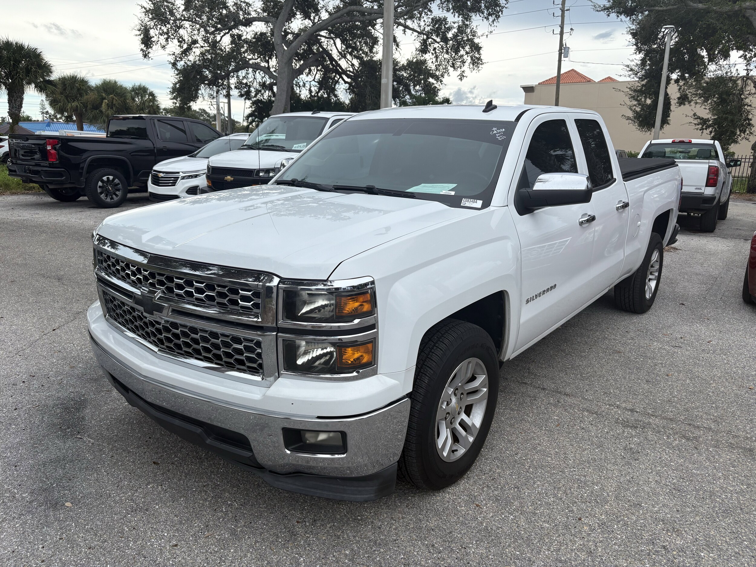 2014 Chevrolet Silverado 1500 LT photo 3