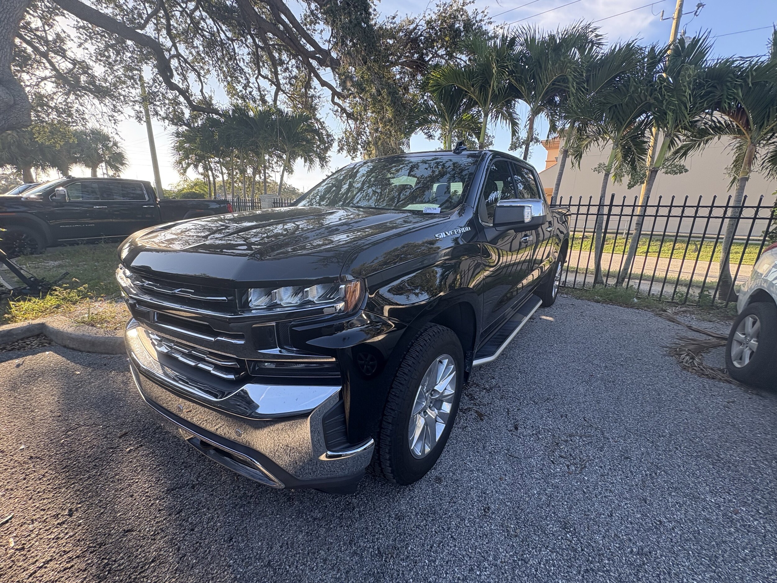 2020 Chevrolet Silverado 1500 LTZ photo 2