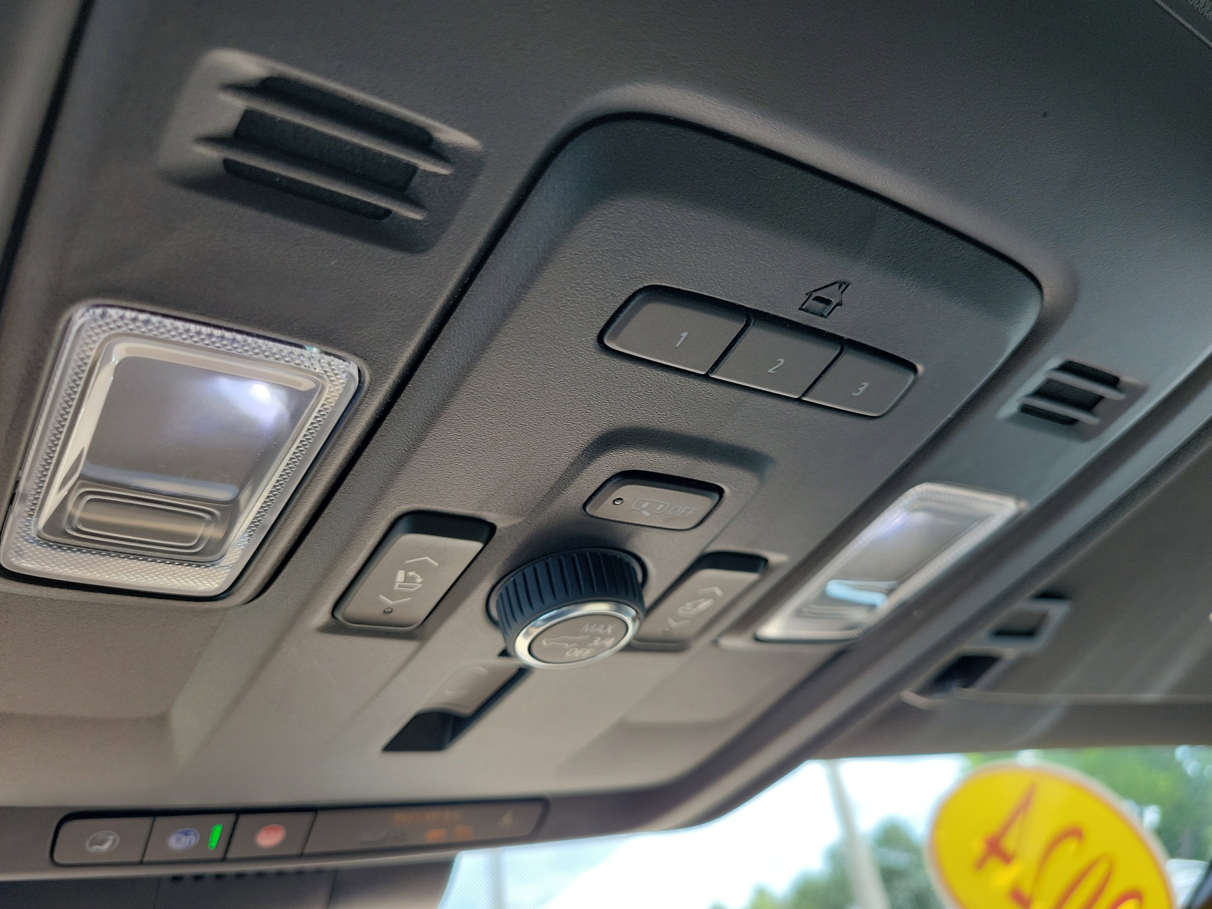 2024 Chevrolet Suburban Premier - Photo 18