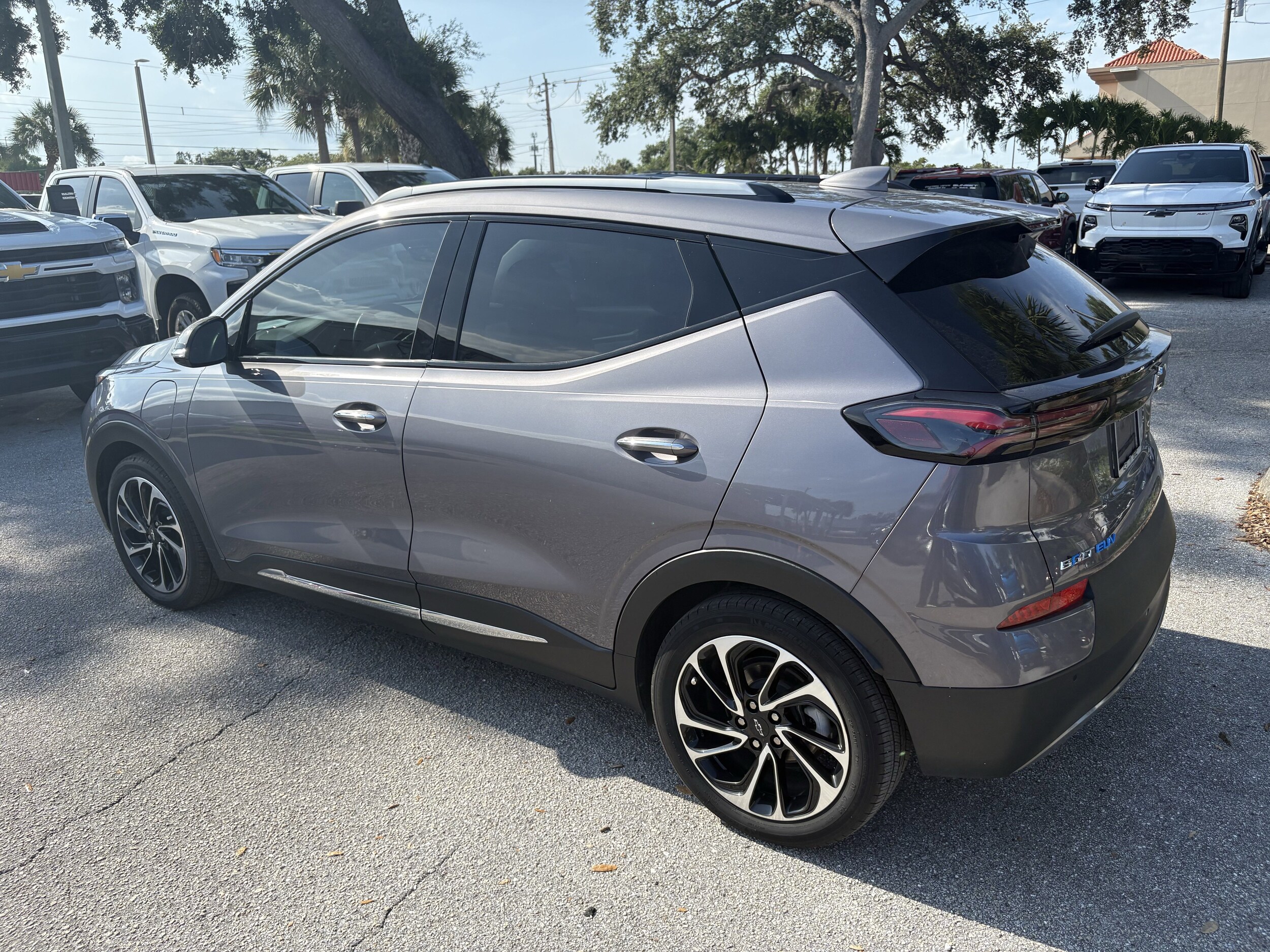 2022 Chevrolet Bolt EUV Premier photo 2