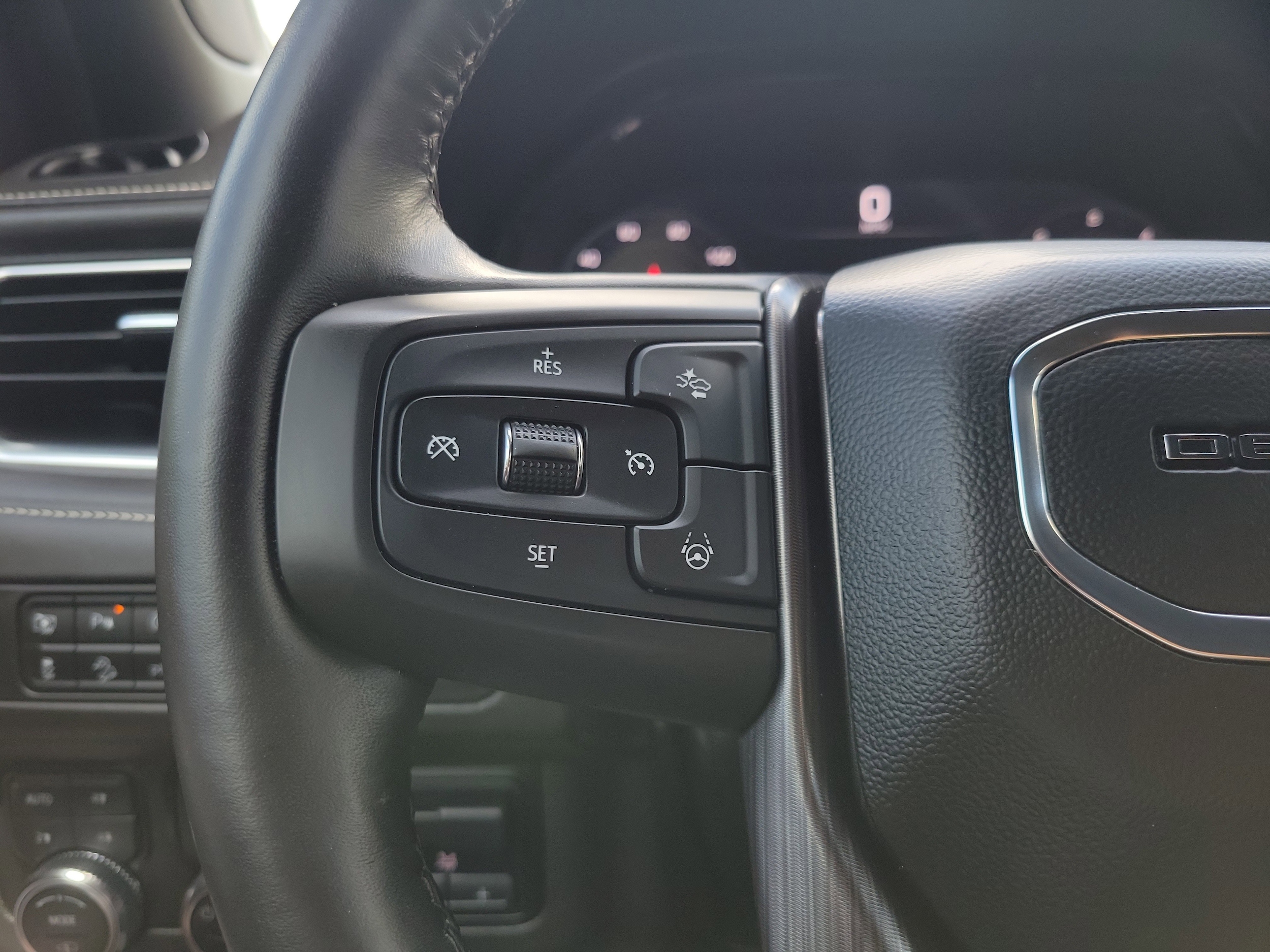 2023 GMC Yukon Denali Ultimate - Photo 28