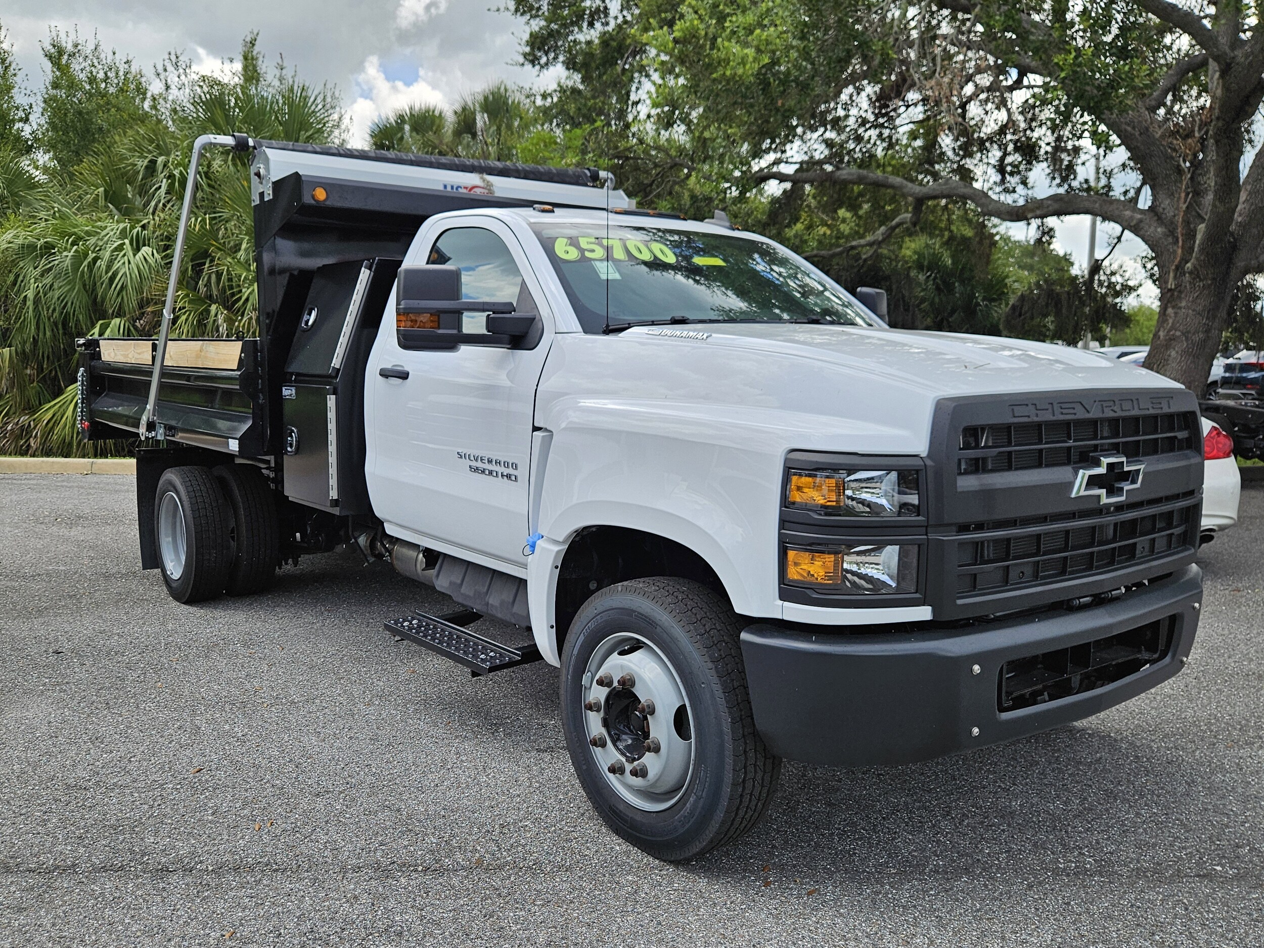 2023 Chevrolet Silverado 5500HD Work Truck photo 2