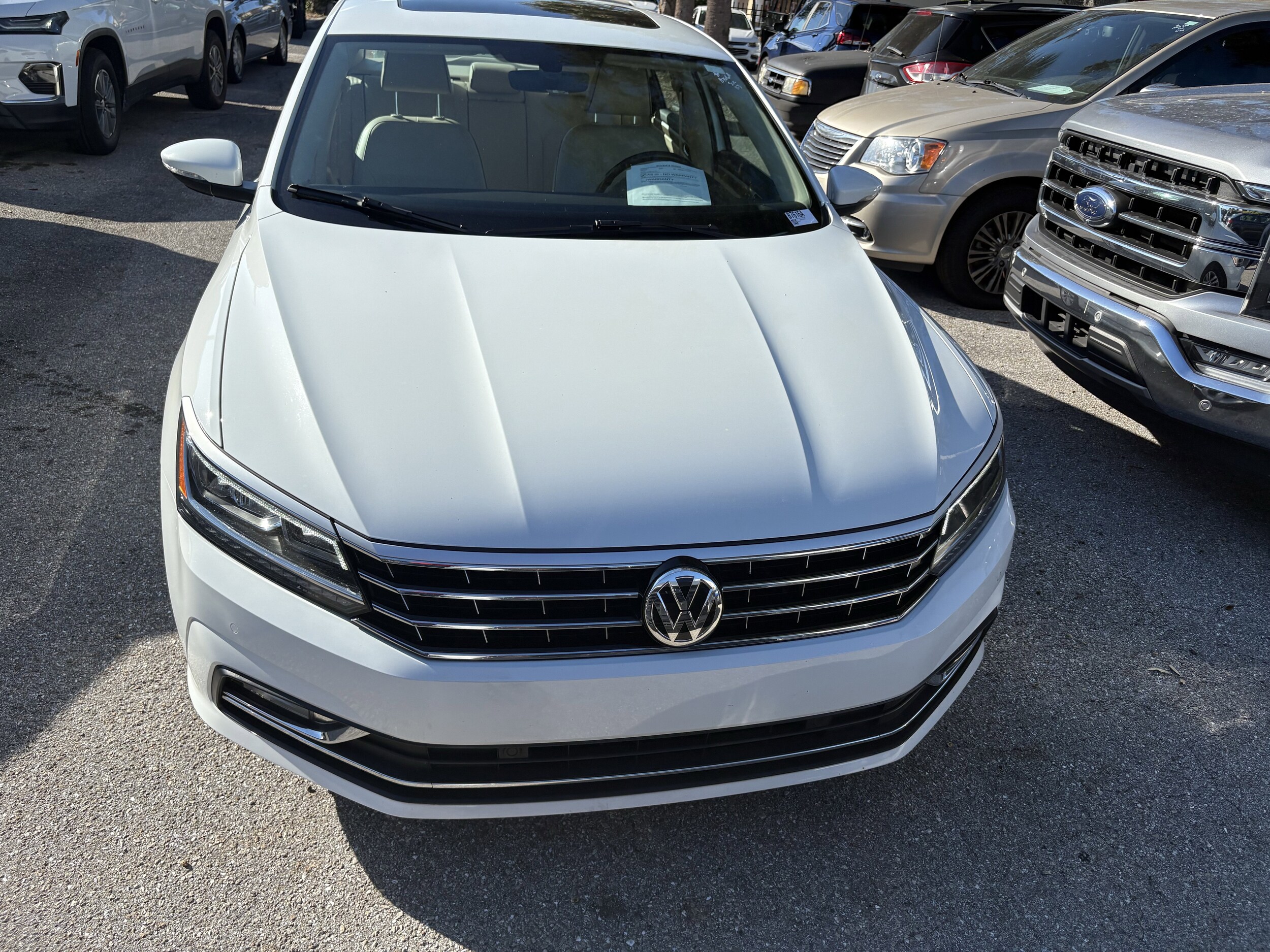 2017 Volkswagen Passat SE photo 2