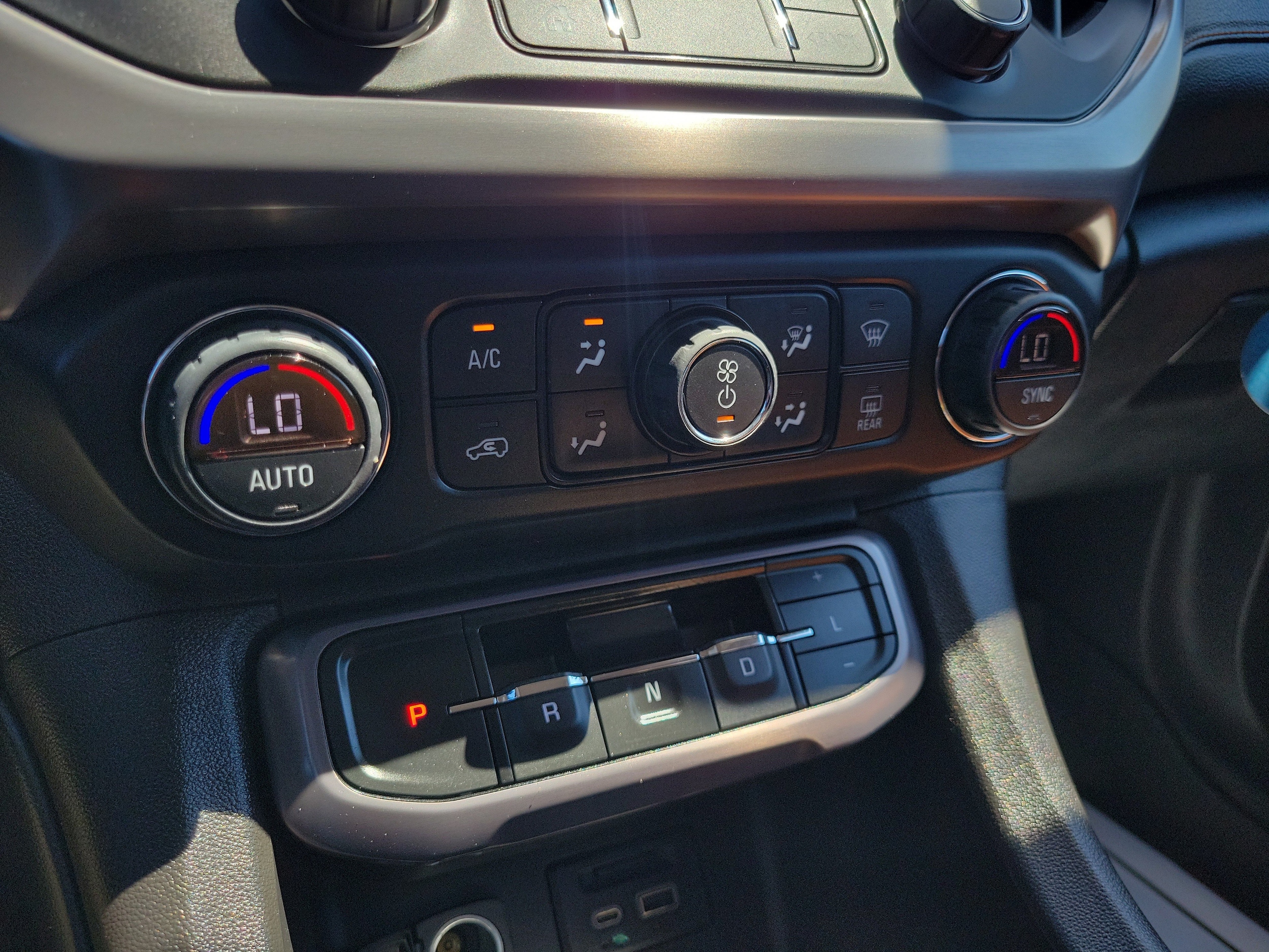 2020 GMC Acadia AT4 - Photo 24