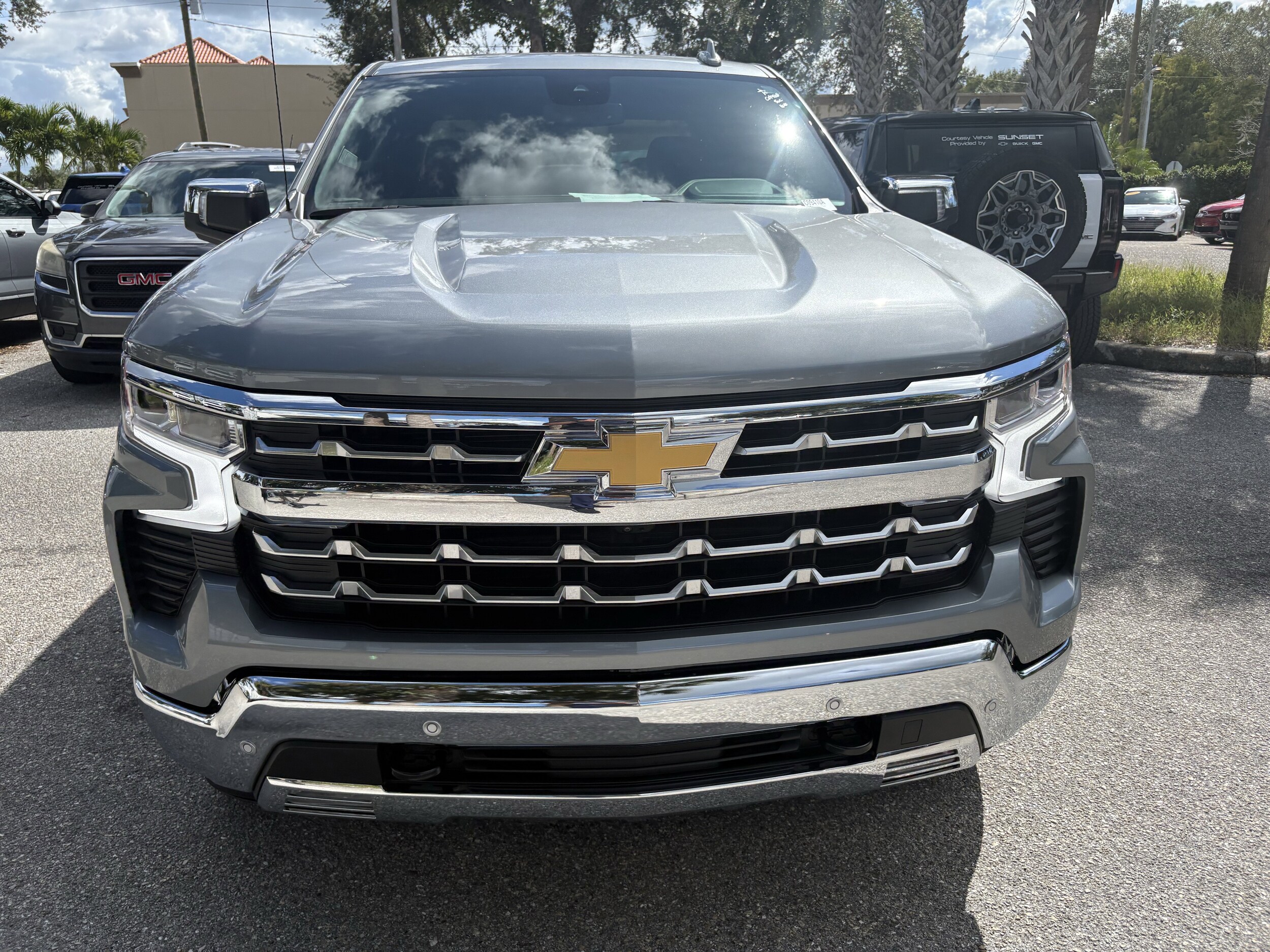 2025 Chevrolet Silverado 1500 LTZ photo 2