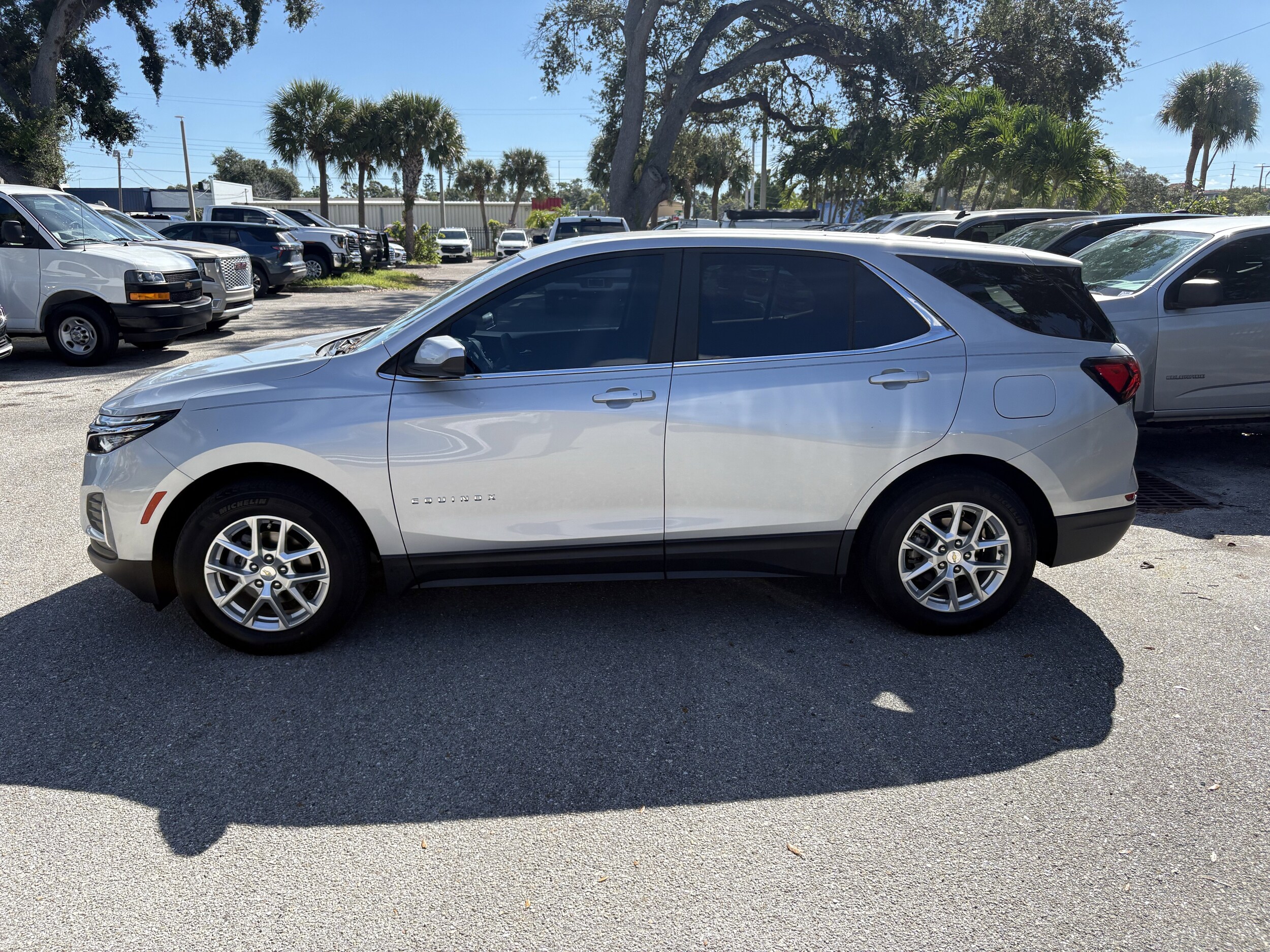 2022 Chevrolet Equinox LT photo 3
