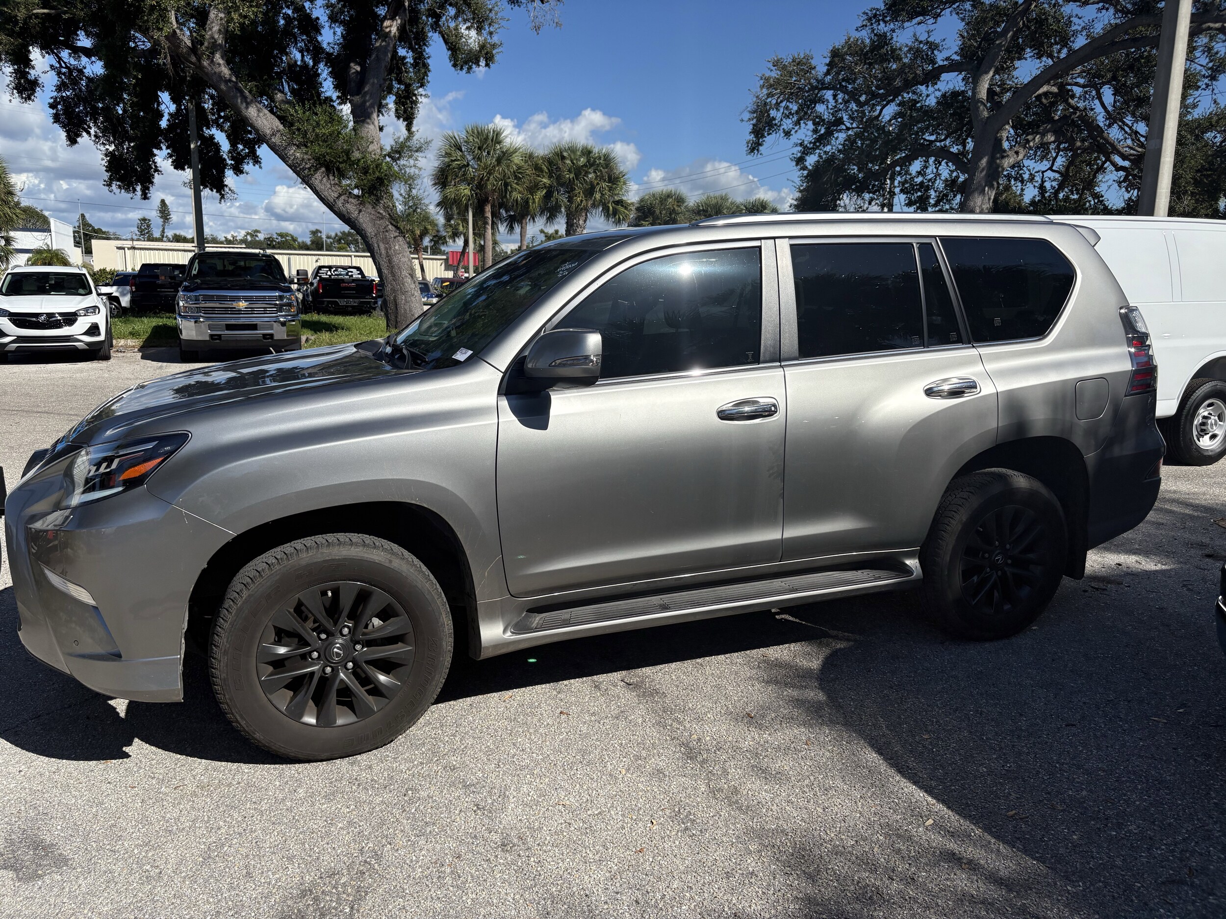 2023 Lexus GX 460 Premium photo 2