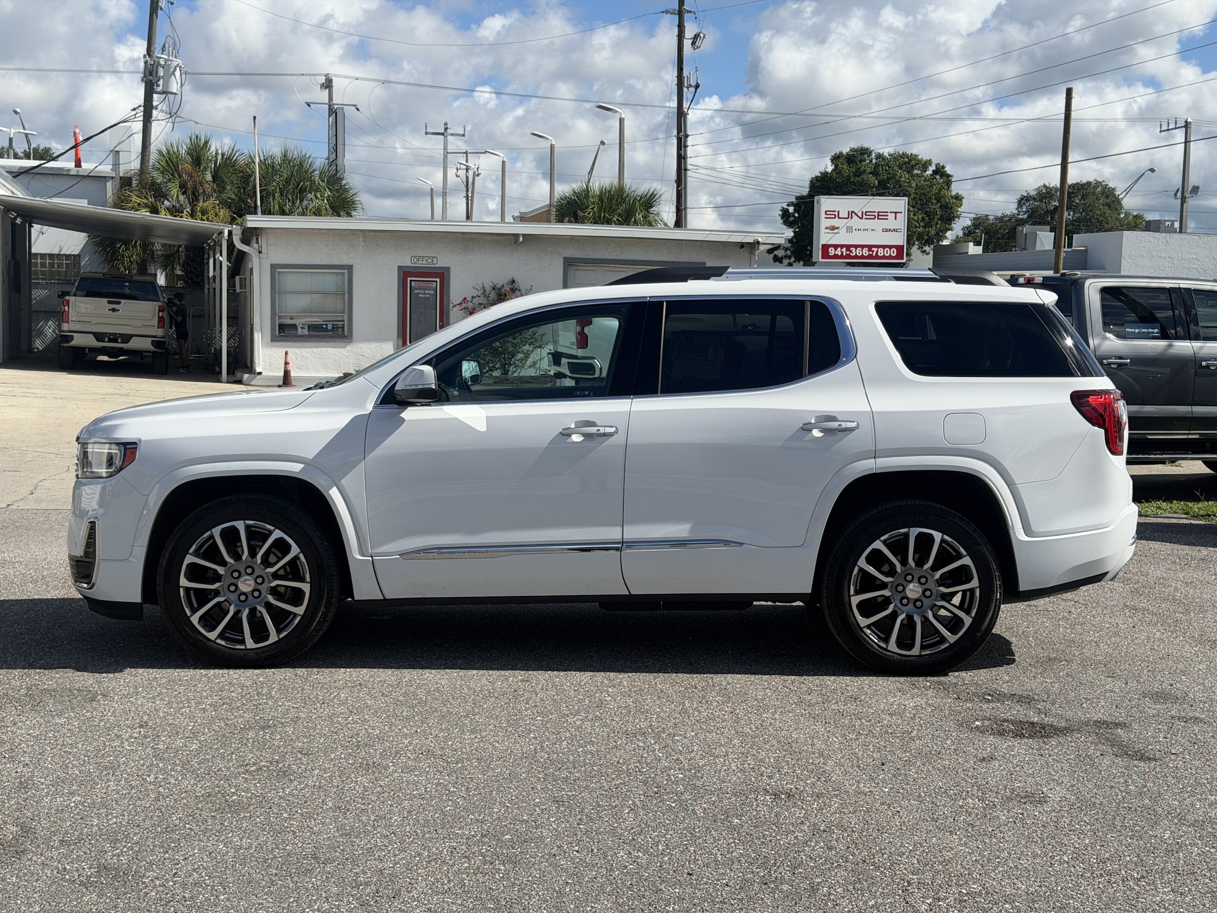 2023 GMC Acadia Denali - Photo 4