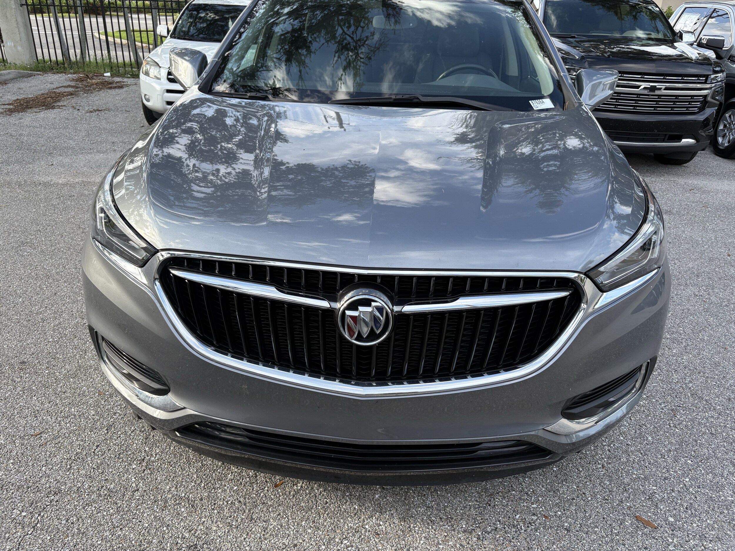2020 Buick Enclave Essence photo 2