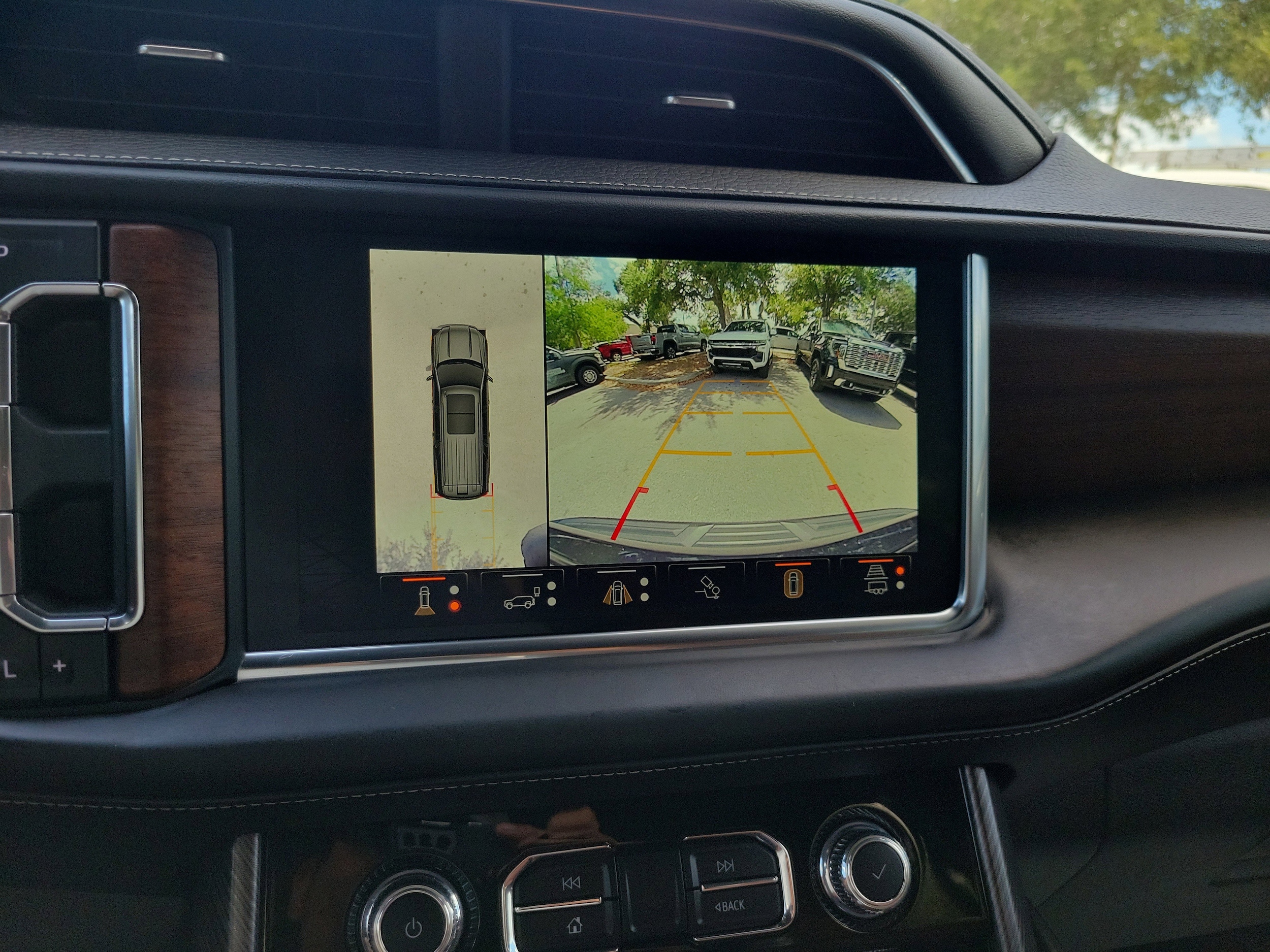 2023 GMC Yukon Denali Ultimate - Photo 23