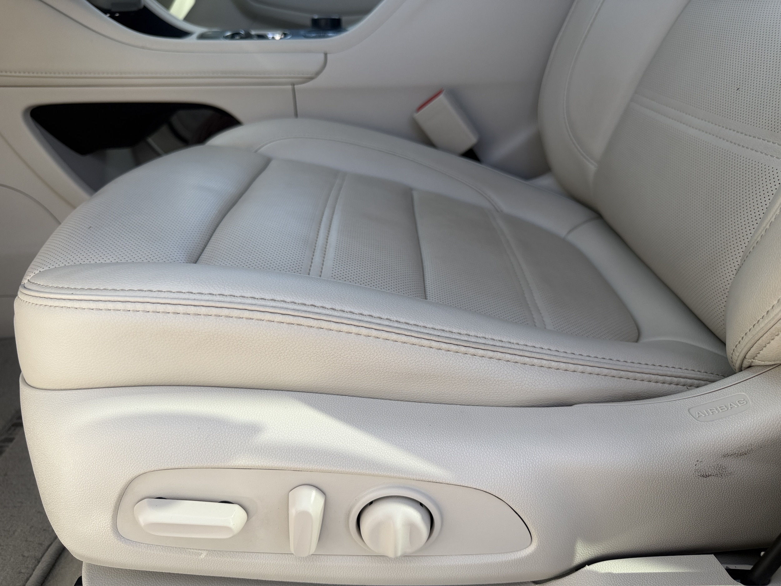 2023 GMC Acadia Denali - Photo 23