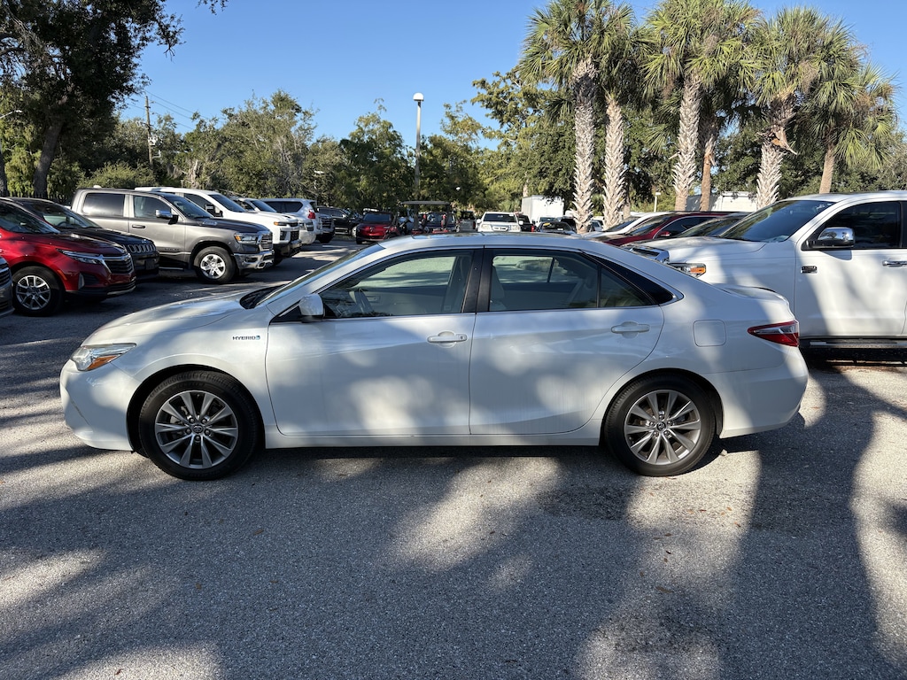 Used 2017 Toyota Camry Hybrid LE