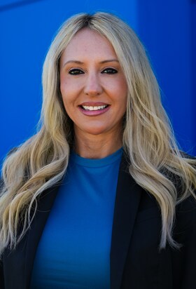 Staff member Shannon Oswald from 1f64b3426600