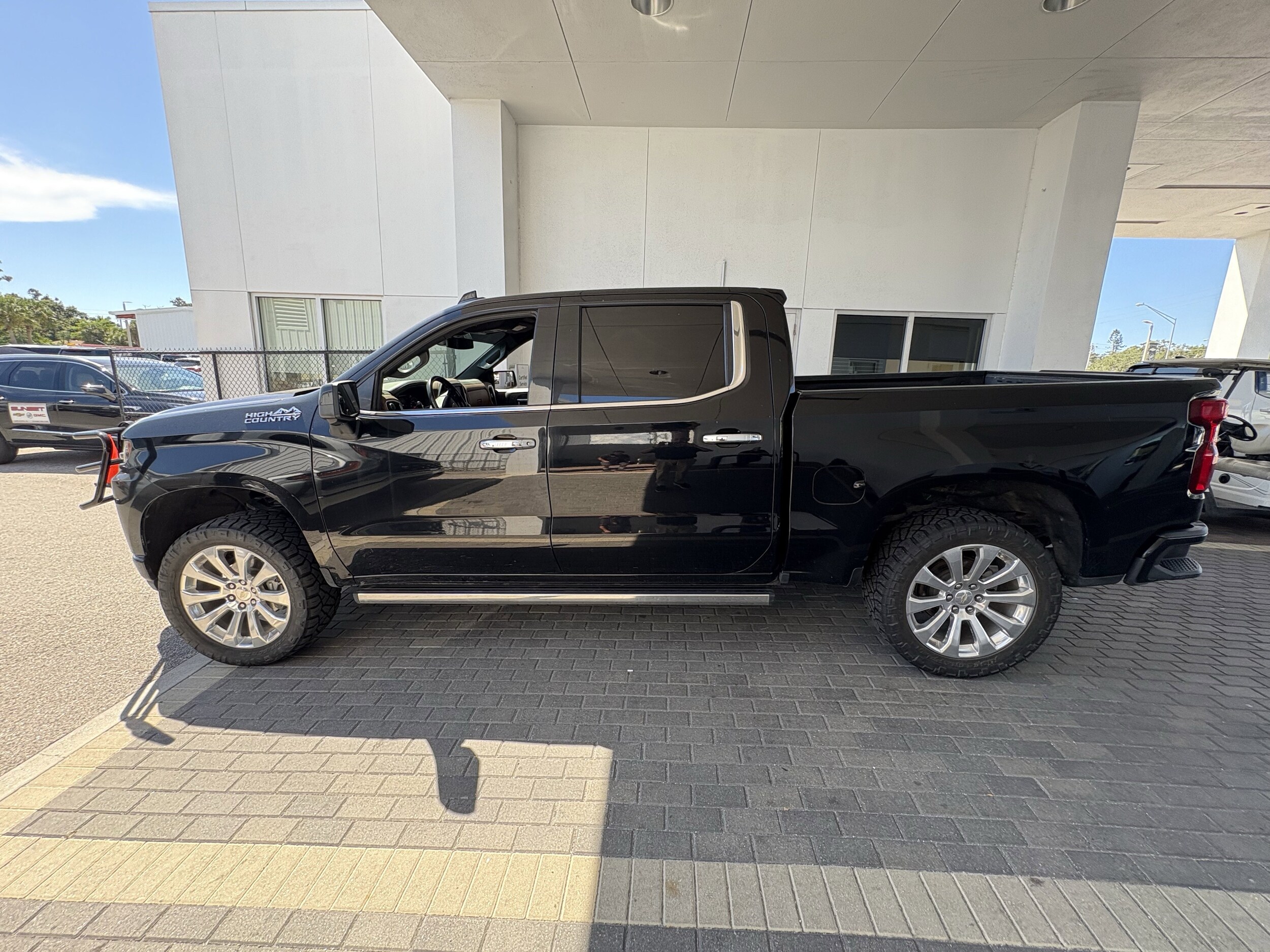 2021 Chevrolet Silverado 1500 High Country photo 2