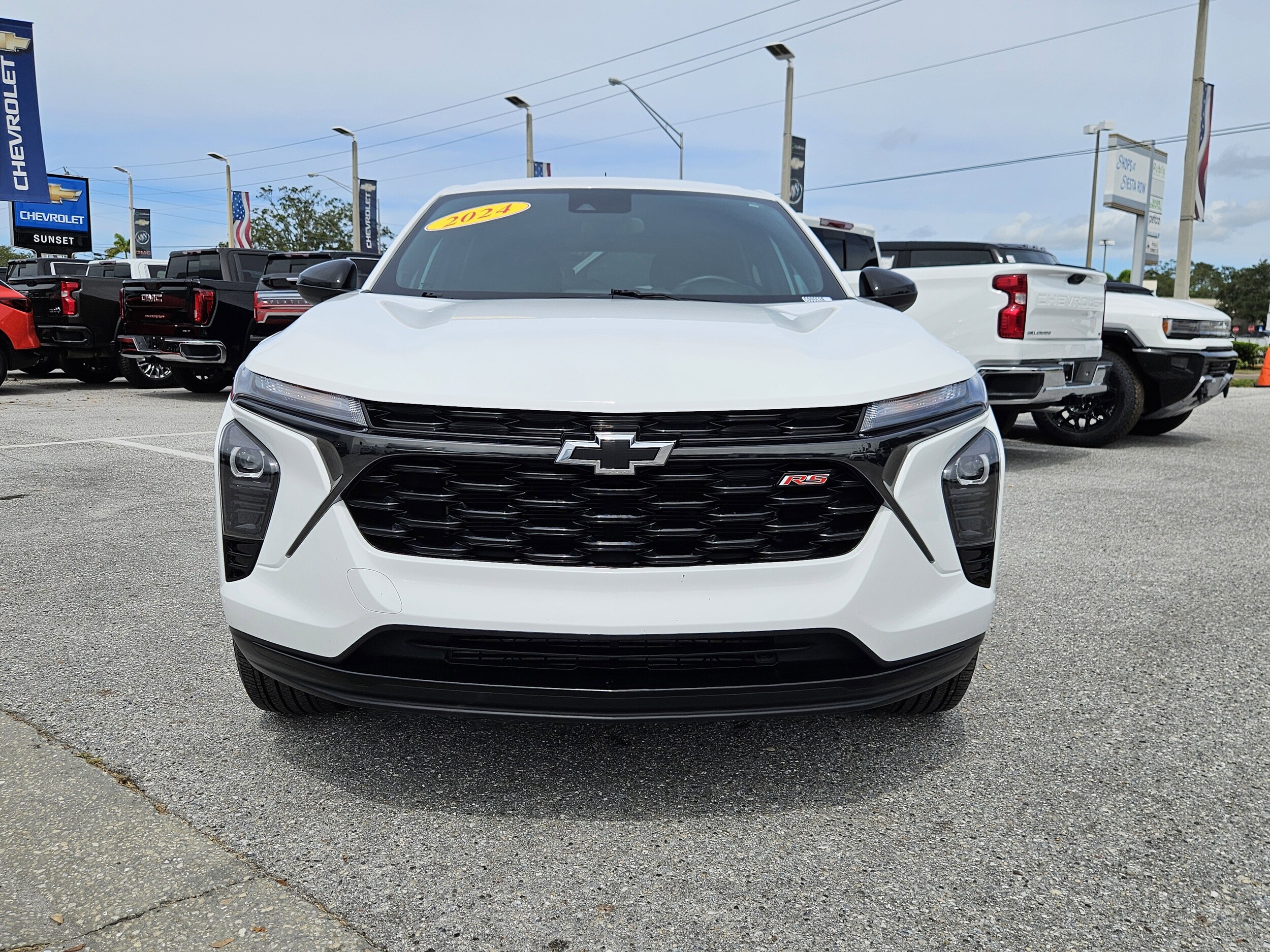 2024 Chevrolet Trax photo 2