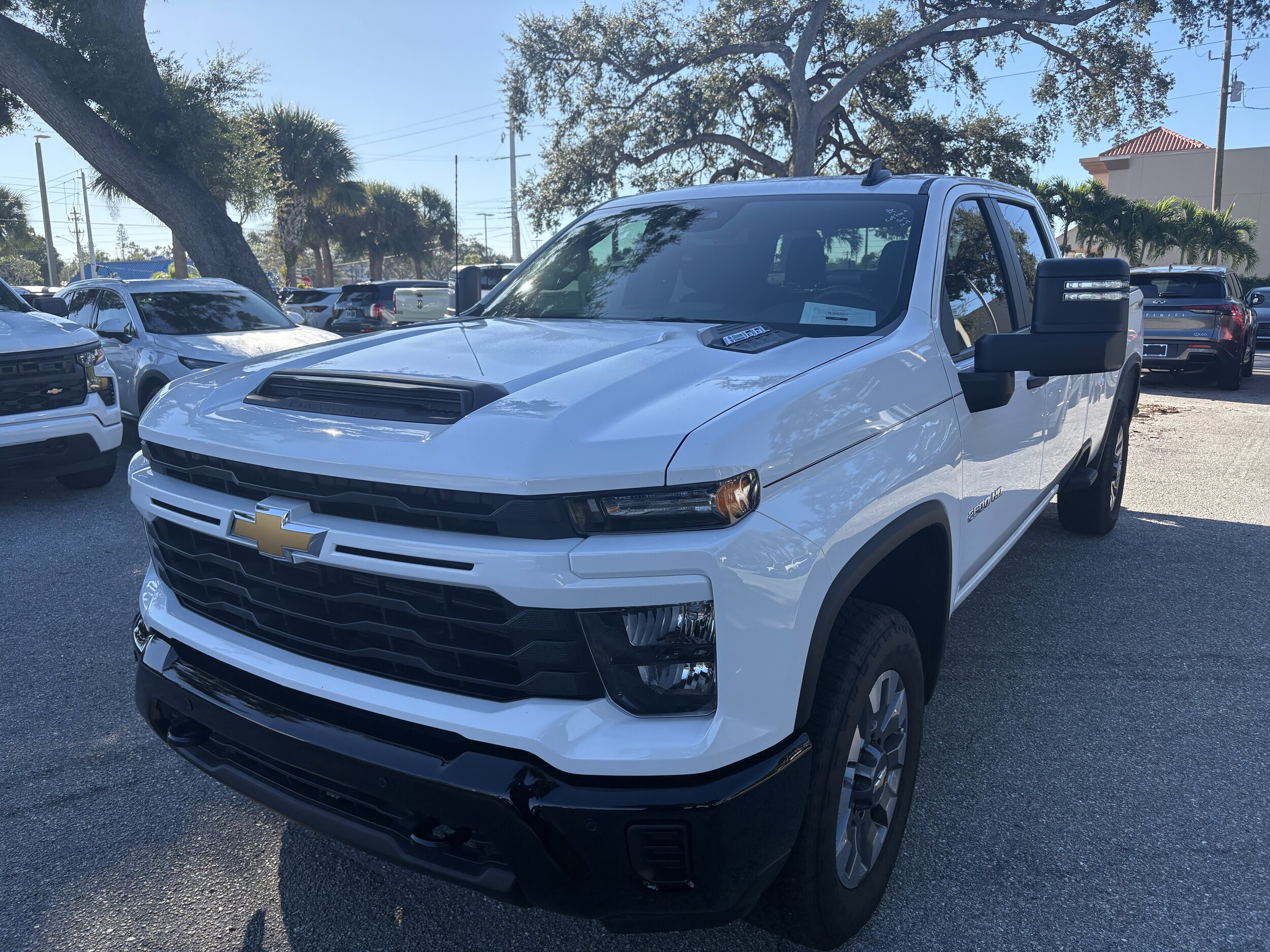2025 Chevrolet Silverado 2500HD Custom photo 2
