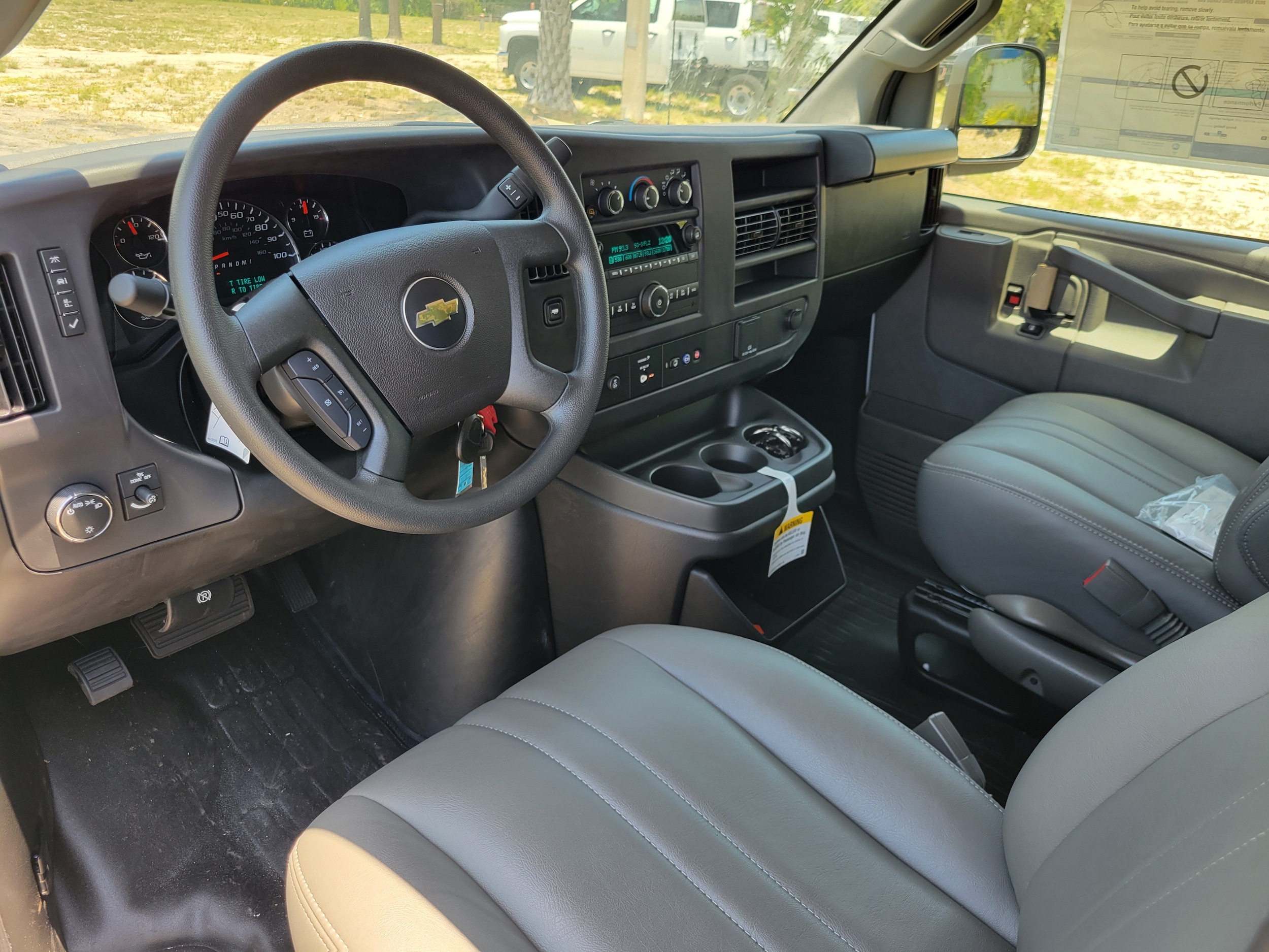 2025 Chevrolet Express Cargo Work Van - Photo 13