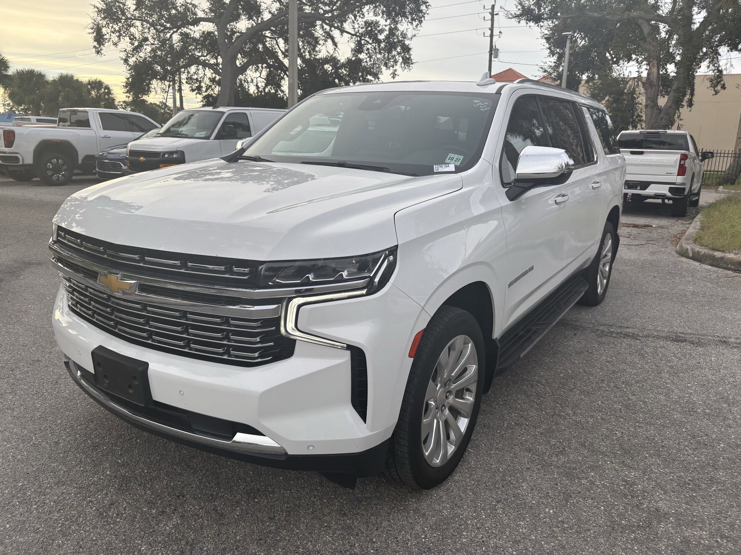 2023 Chevrolet Suburban Premier photo 3