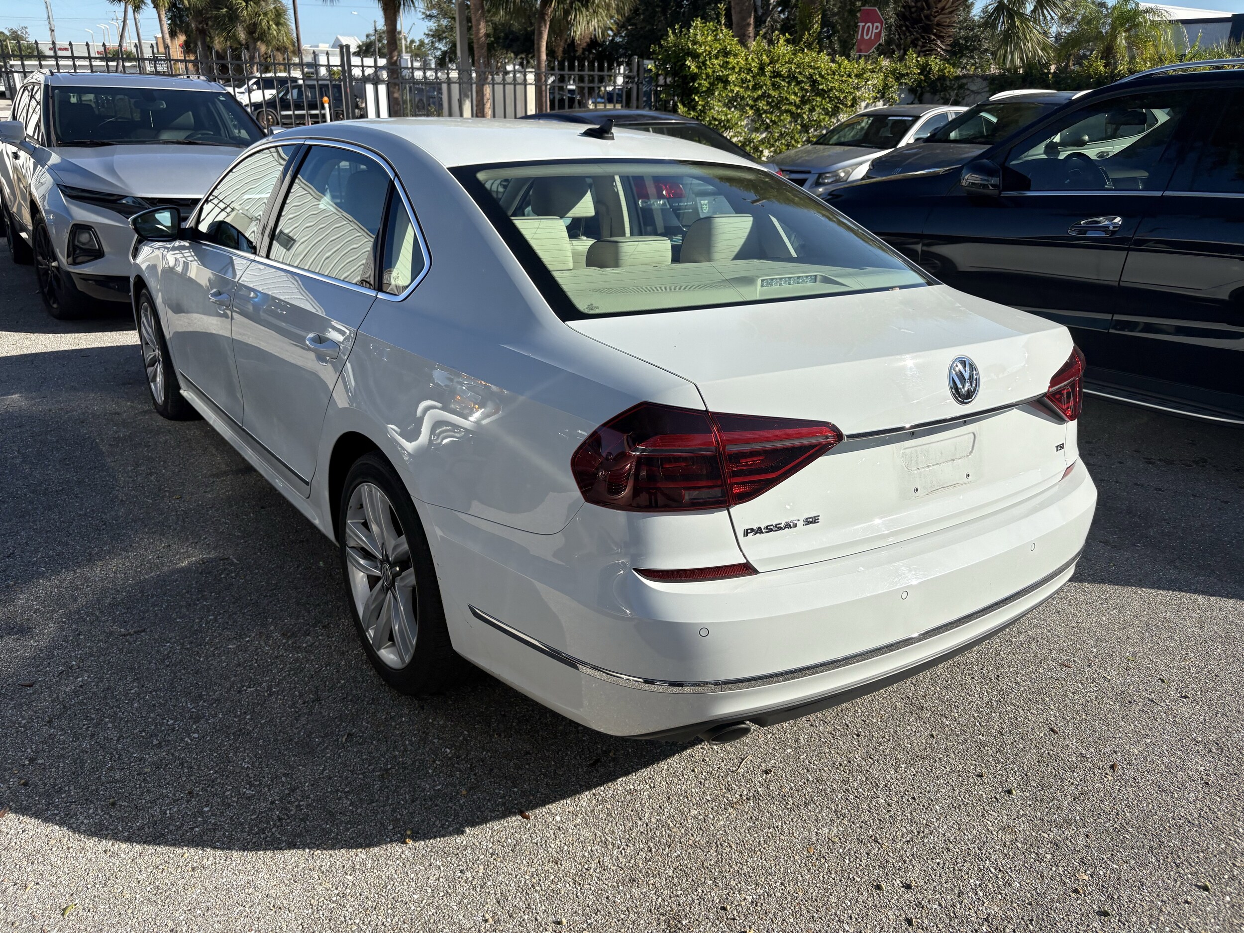 2017 Volkswagen Passat SE photo 4