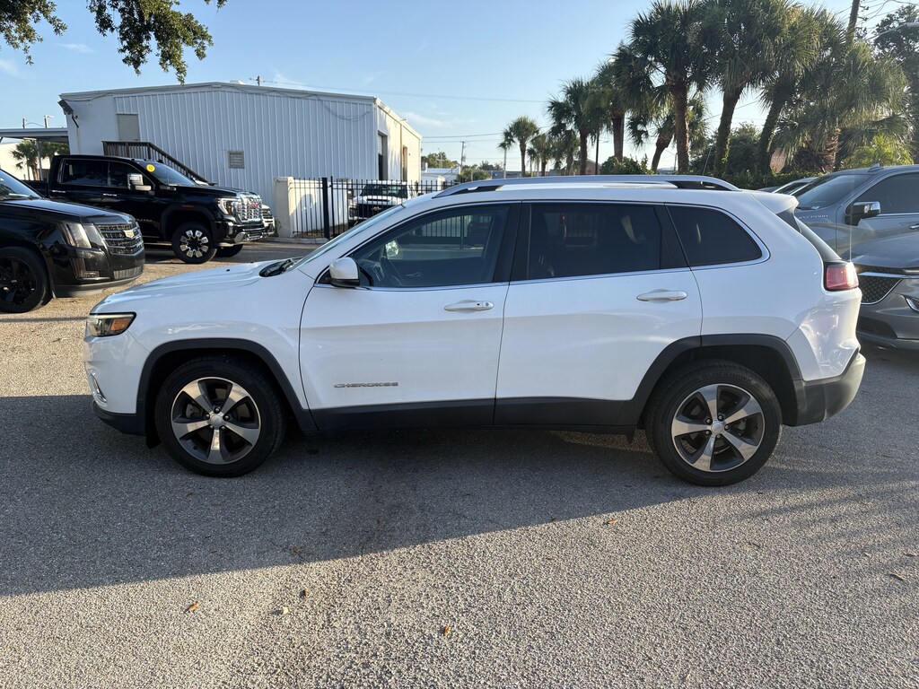 Used 2019 Jeep Cherokee Limited FWD SUV