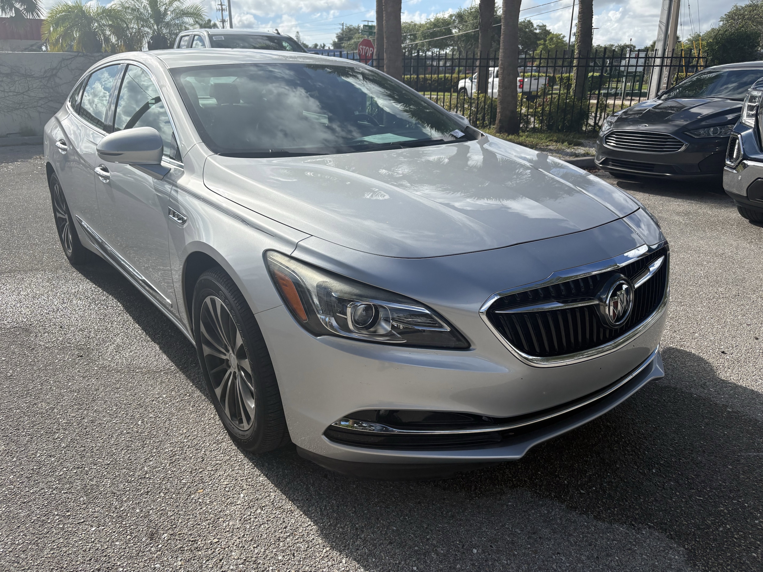 2017 Buick LaCrosse Essence's photo