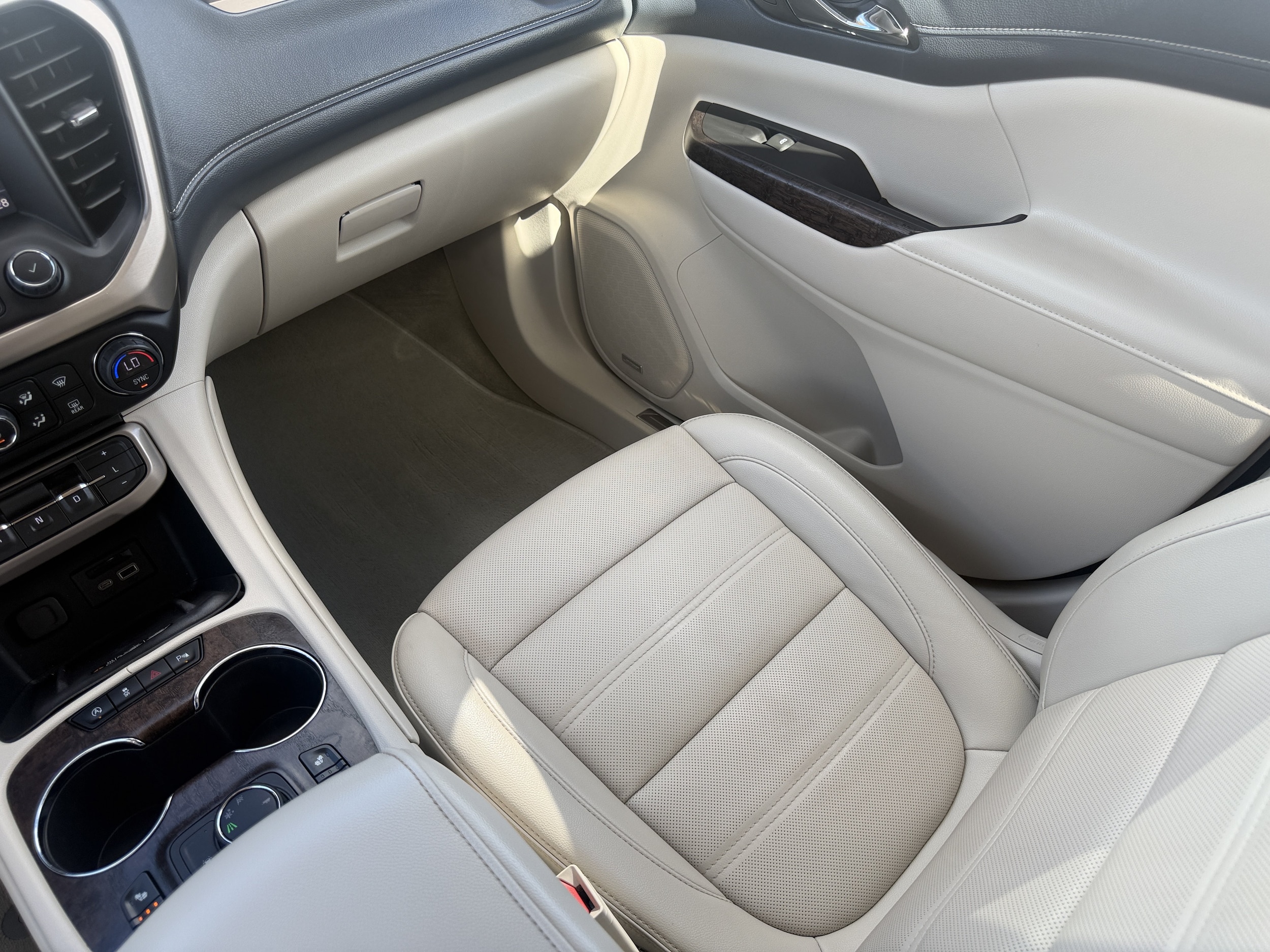 2023 GMC Acadia Denali - Photo 17
