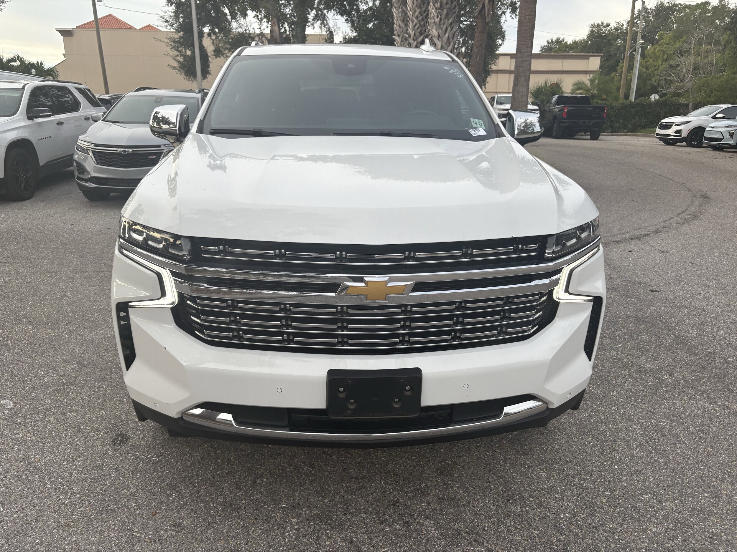 2023 Chevrolet Suburban Premier photo 2
