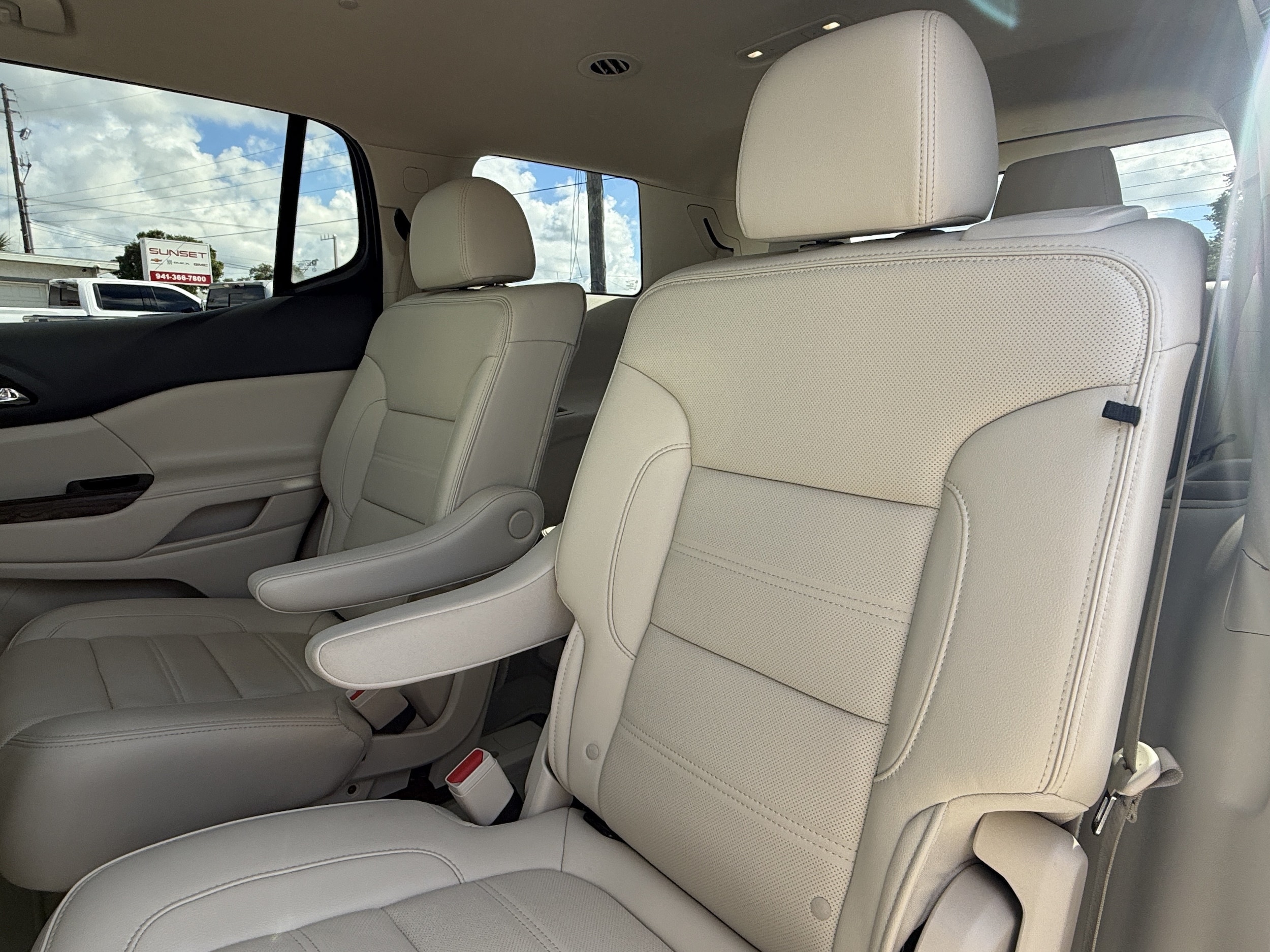 2023 GMC Acadia Denali - Photo 19