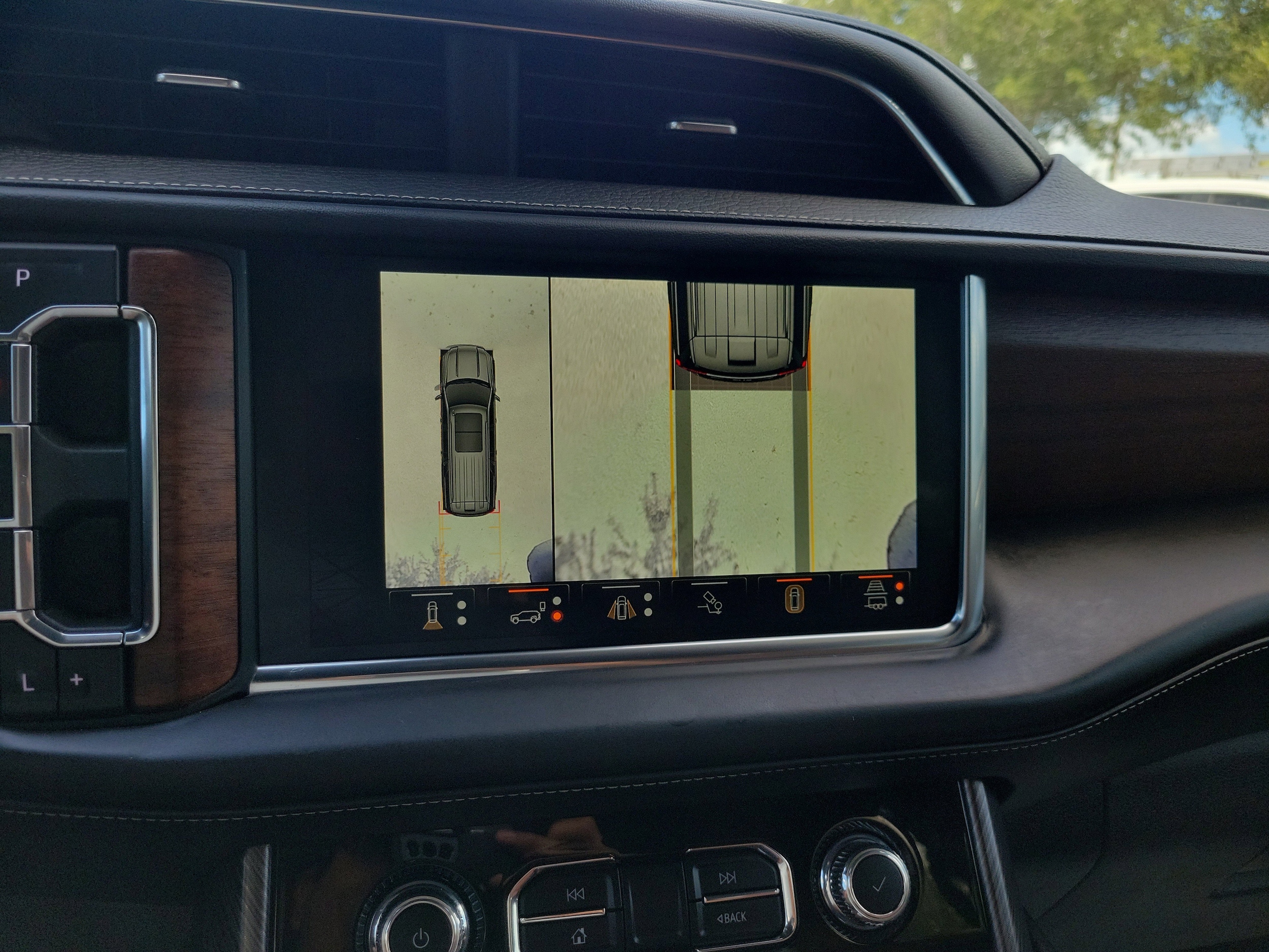 2023 GMC Yukon Denali Ultimate - Photo 24